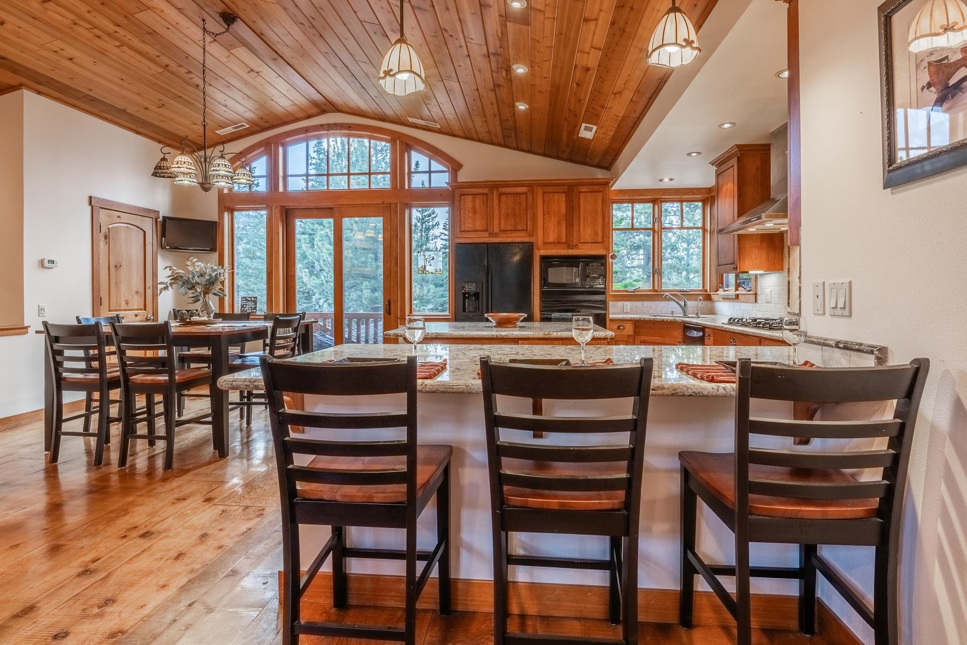 2507 Old Mammoth Road