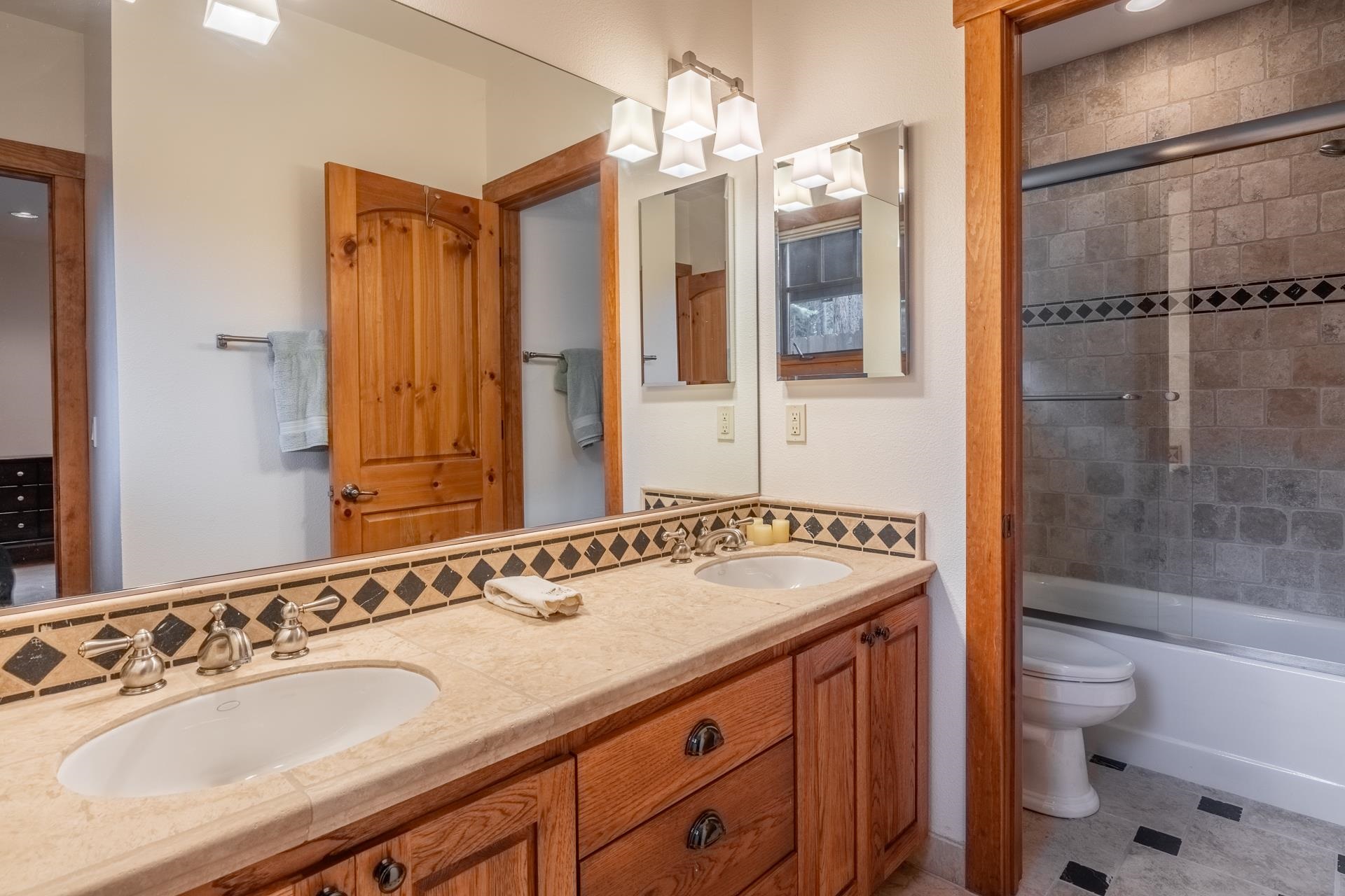 2507 Old Mammoth Road