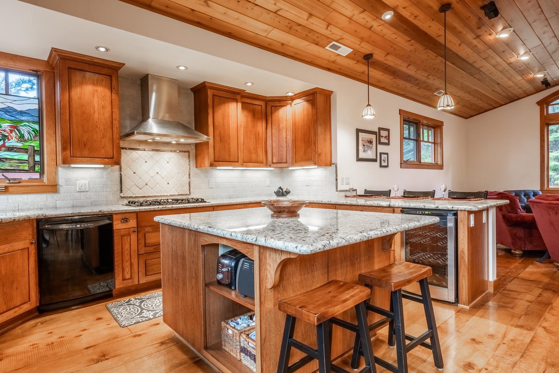 2507 Old Mammoth Road