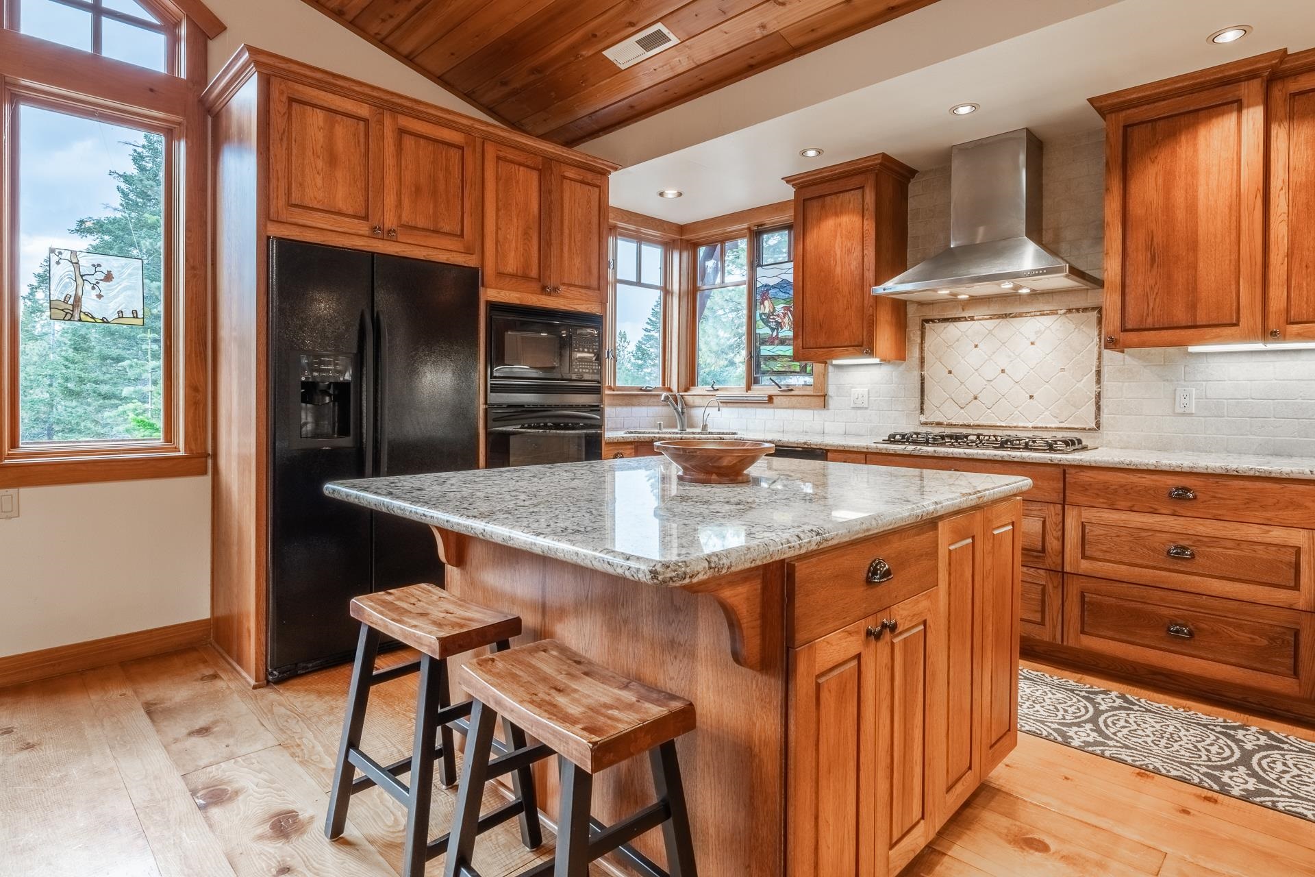 2507 Old Mammoth Road