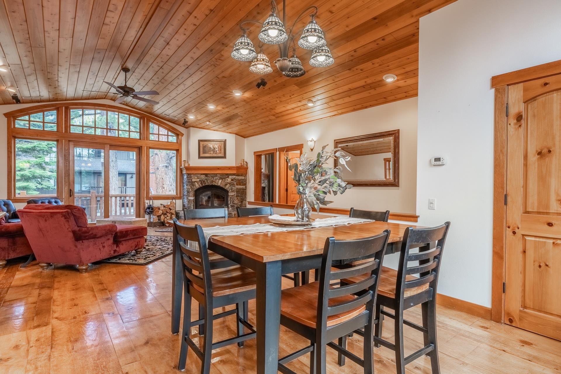 2507 Old Mammoth Road