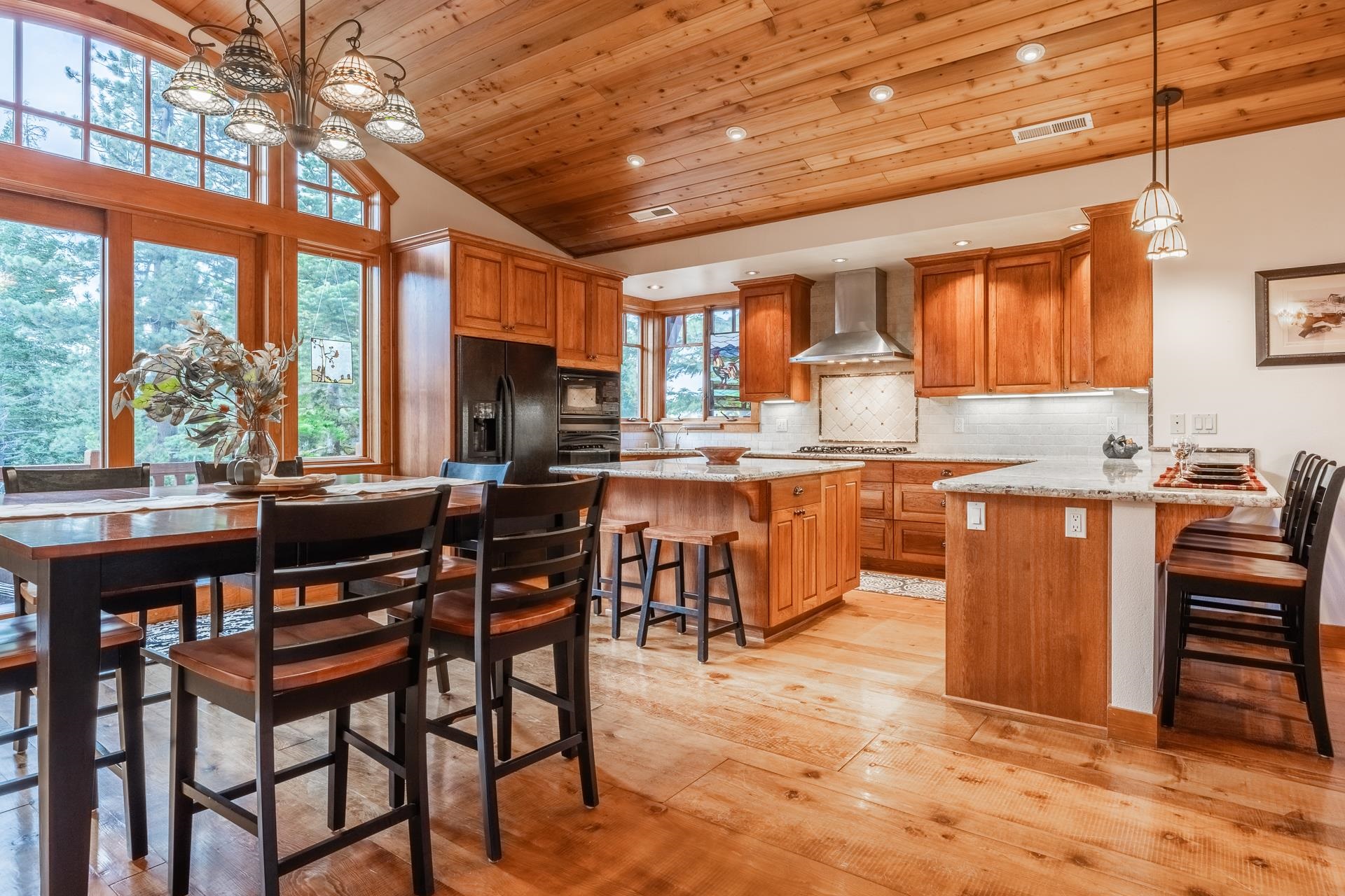 2507 Old Mammoth Road