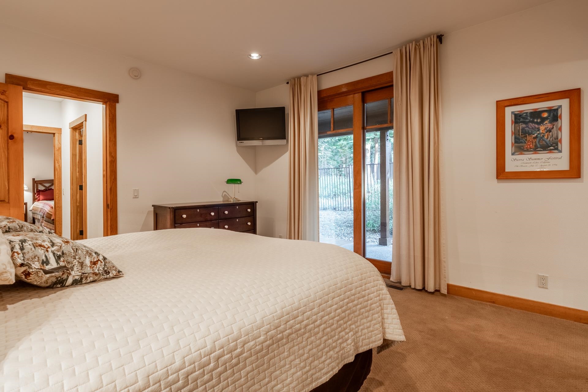 2507 Old Mammoth Road