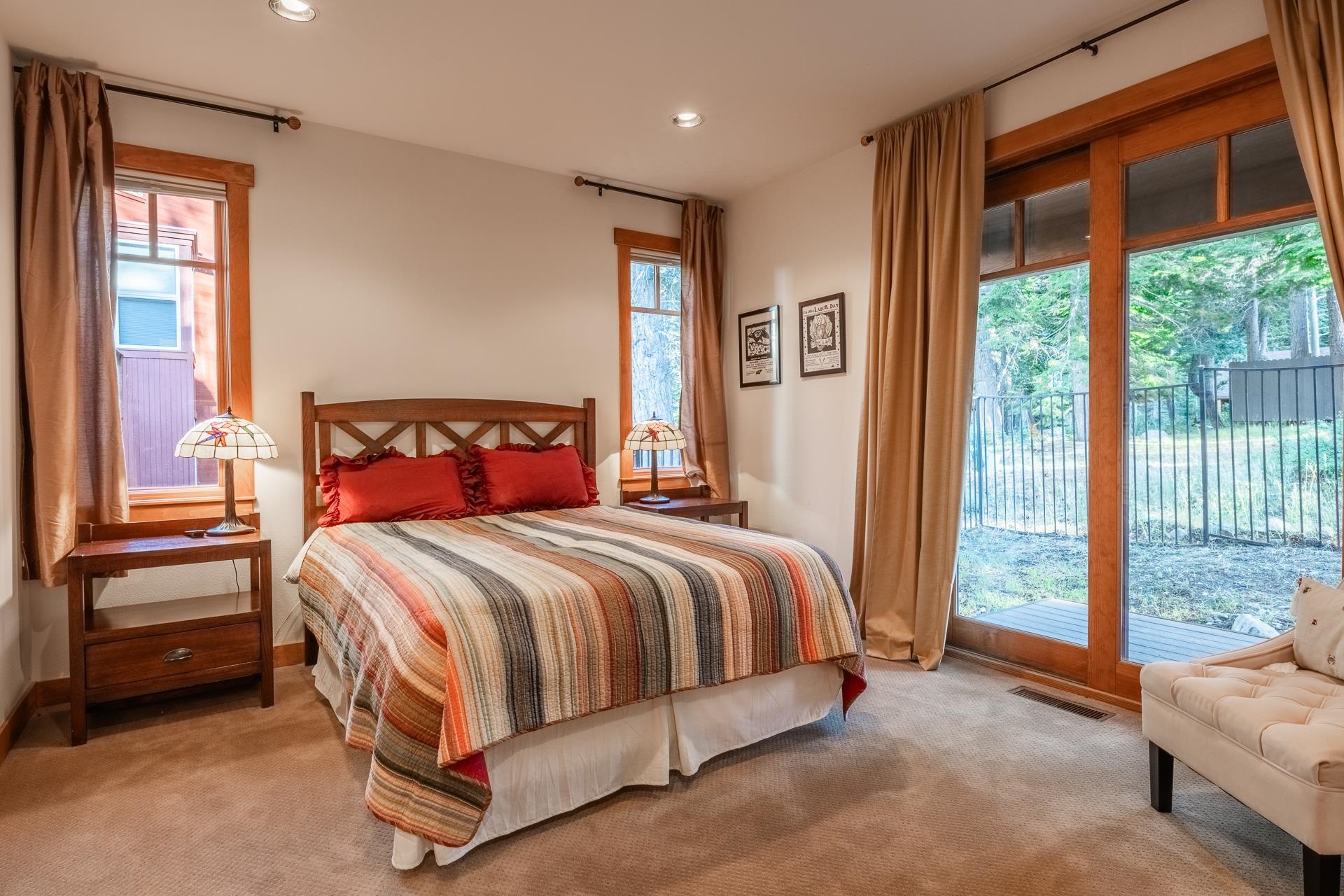 2507 Old Mammoth Road