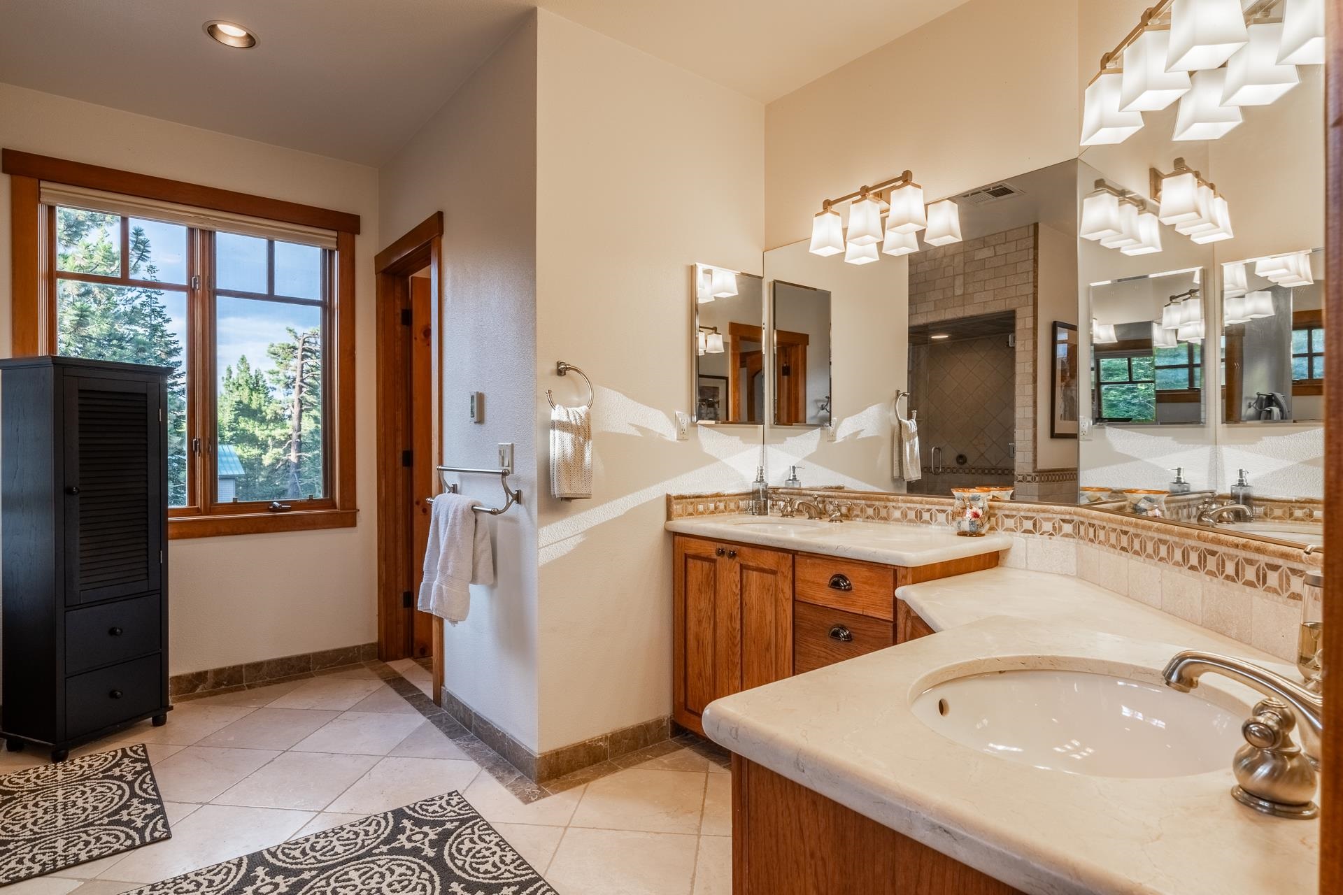 2507 Old Mammoth Road