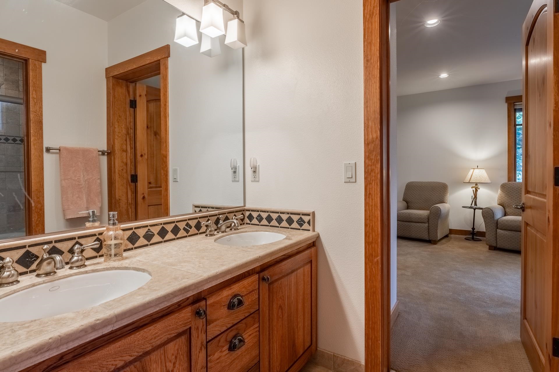 2507 Old Mammoth Road