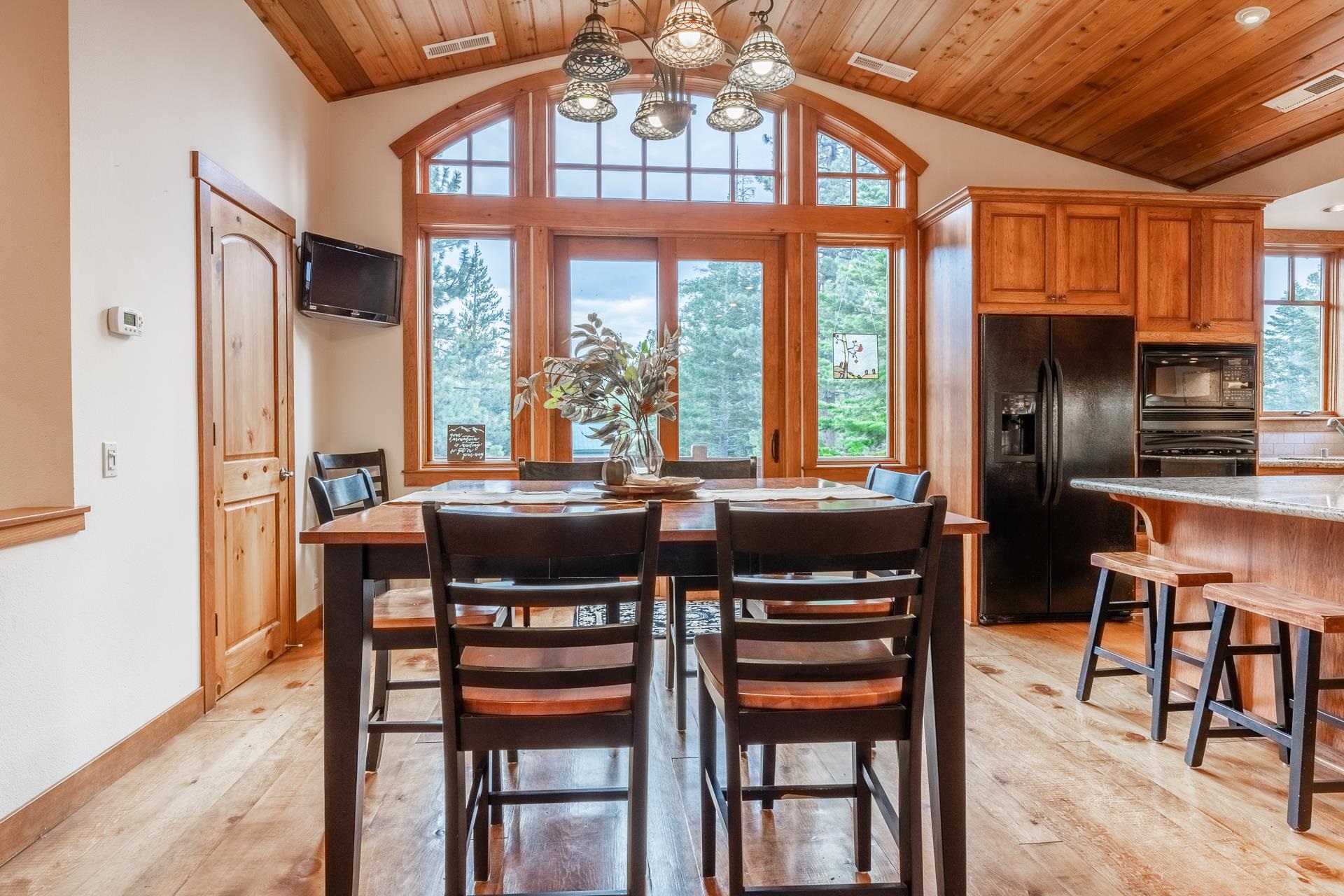 2507 Old Mammoth Road