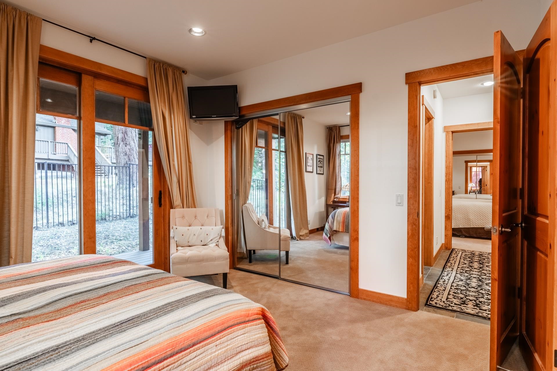 2507 Old Mammoth Road