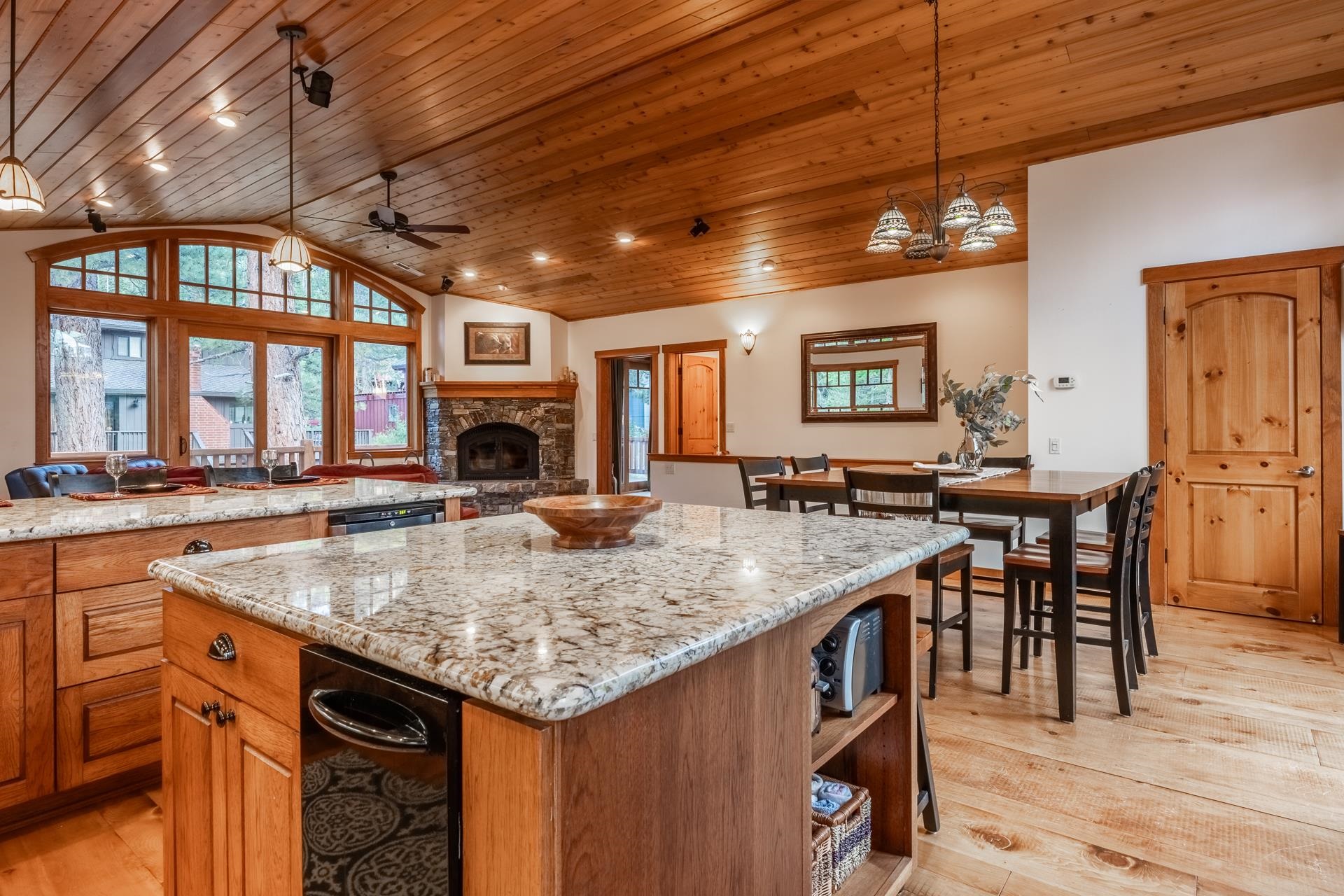 2507 Old Mammoth Road