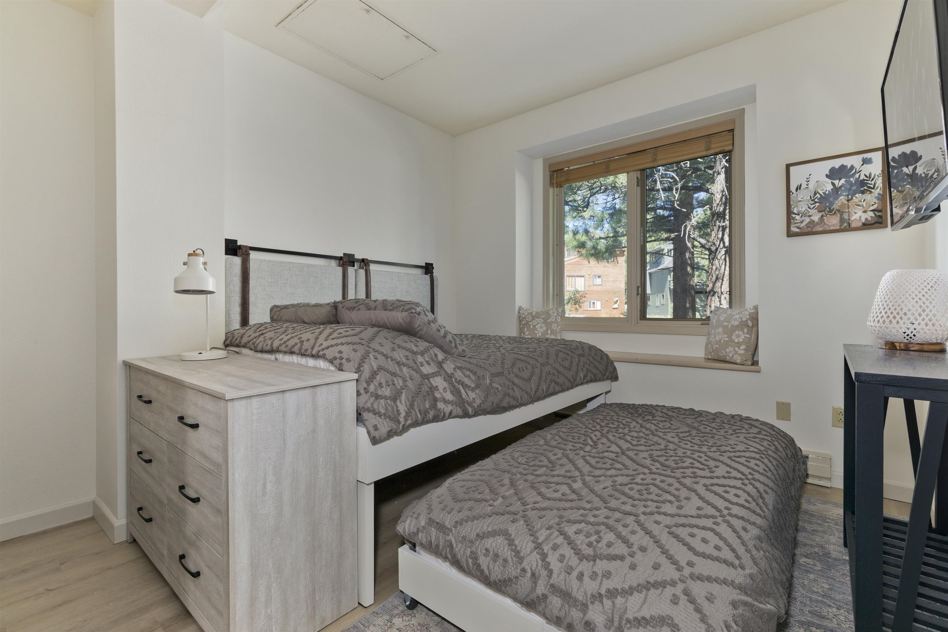 1500 Lodestar #104 Drive Unit: Mammoth Green #104