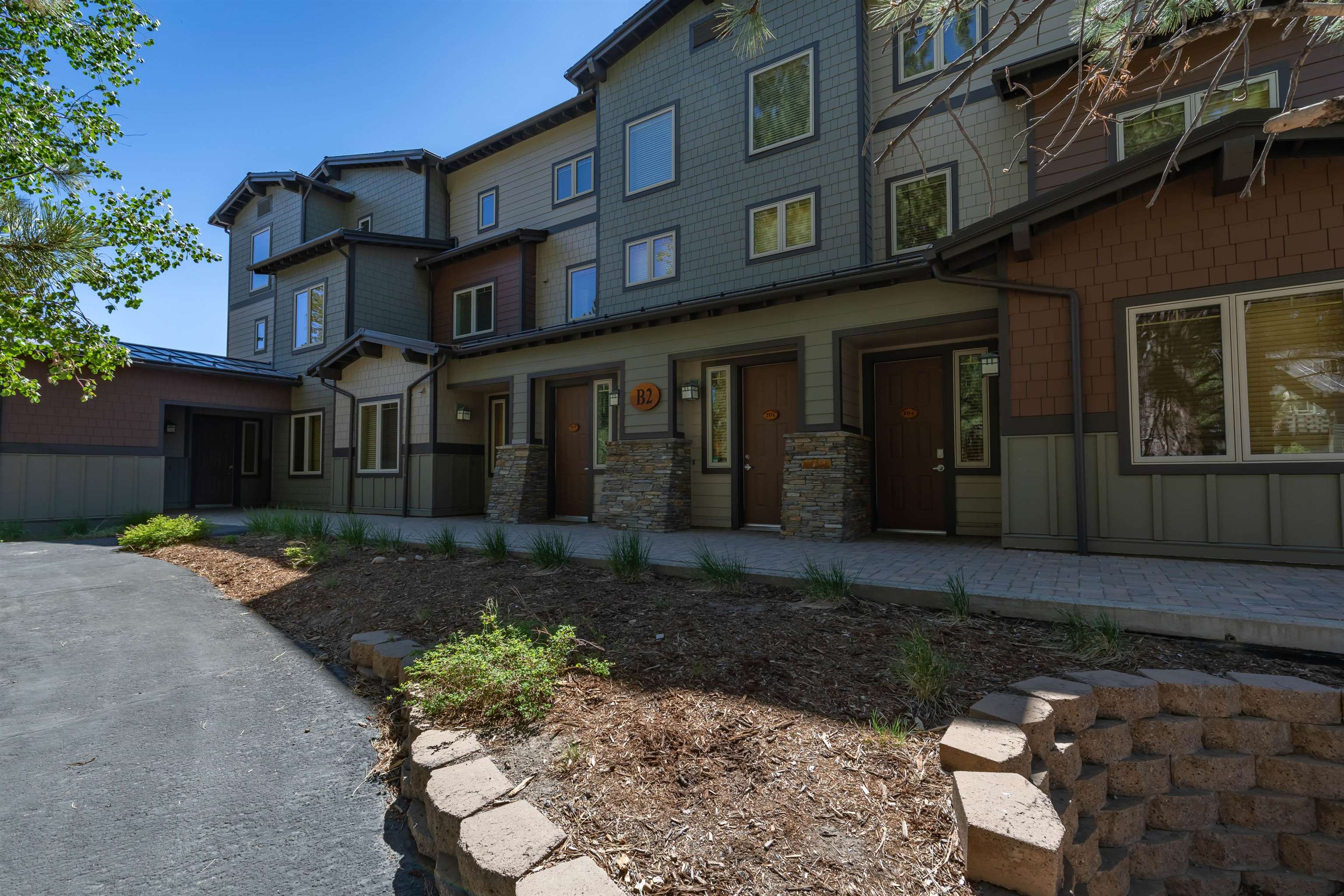 1500 Lodestar #104 Drive Unit: Mammoth Green #104