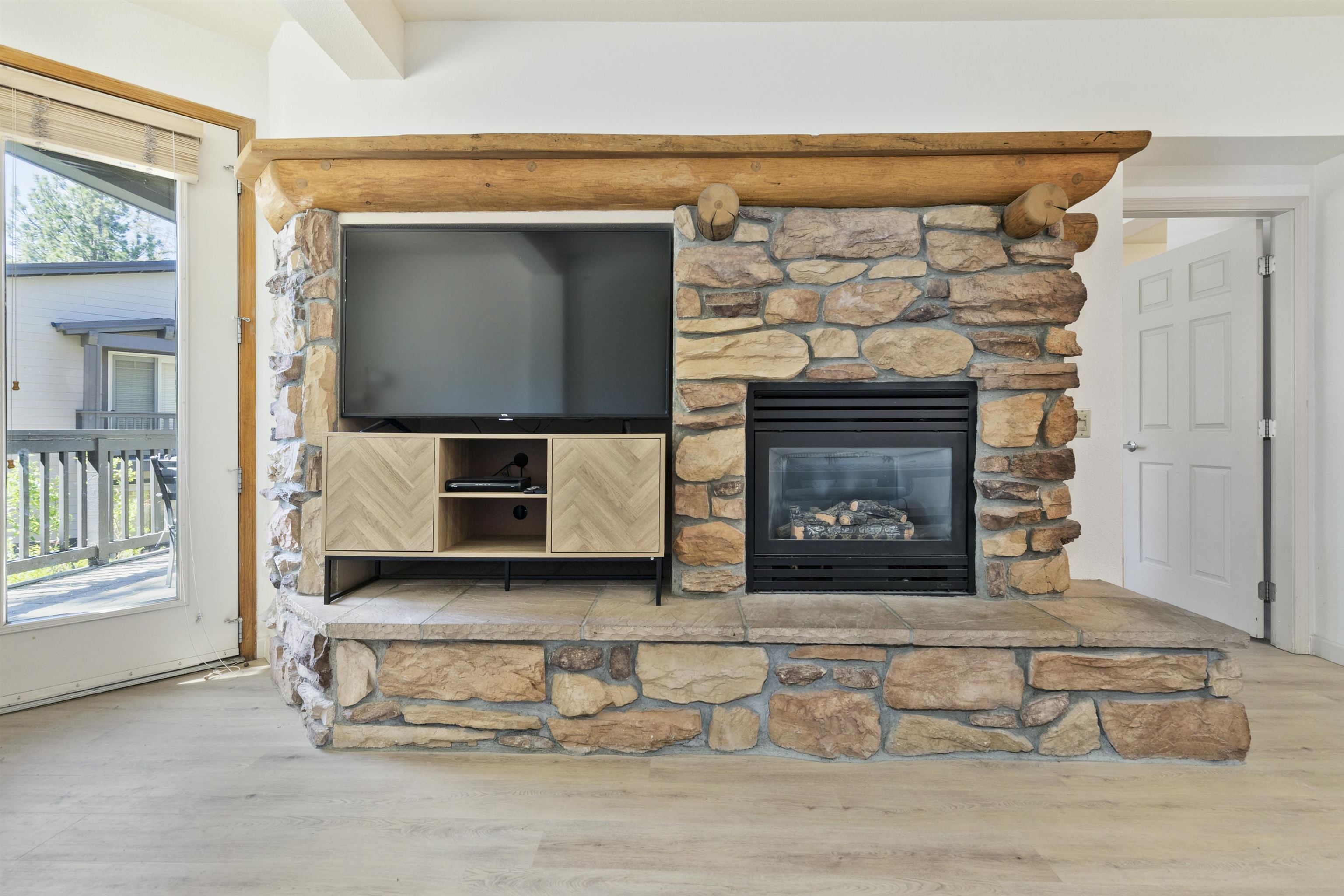 1500 Lodestar #104 Drive Unit: Mammoth Green #104