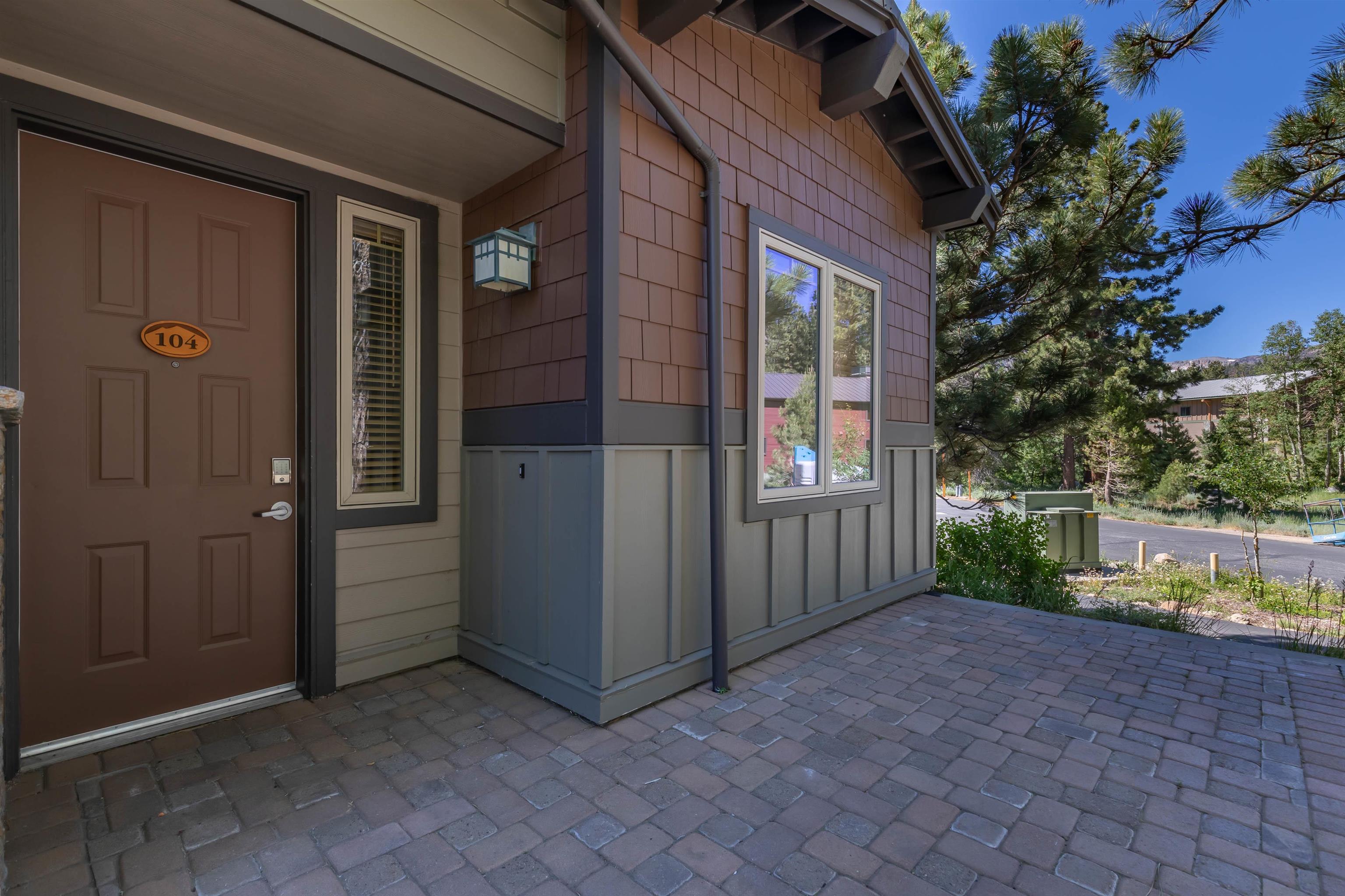 1500 Lodestar #104 Drive Unit: Mammoth Green #104