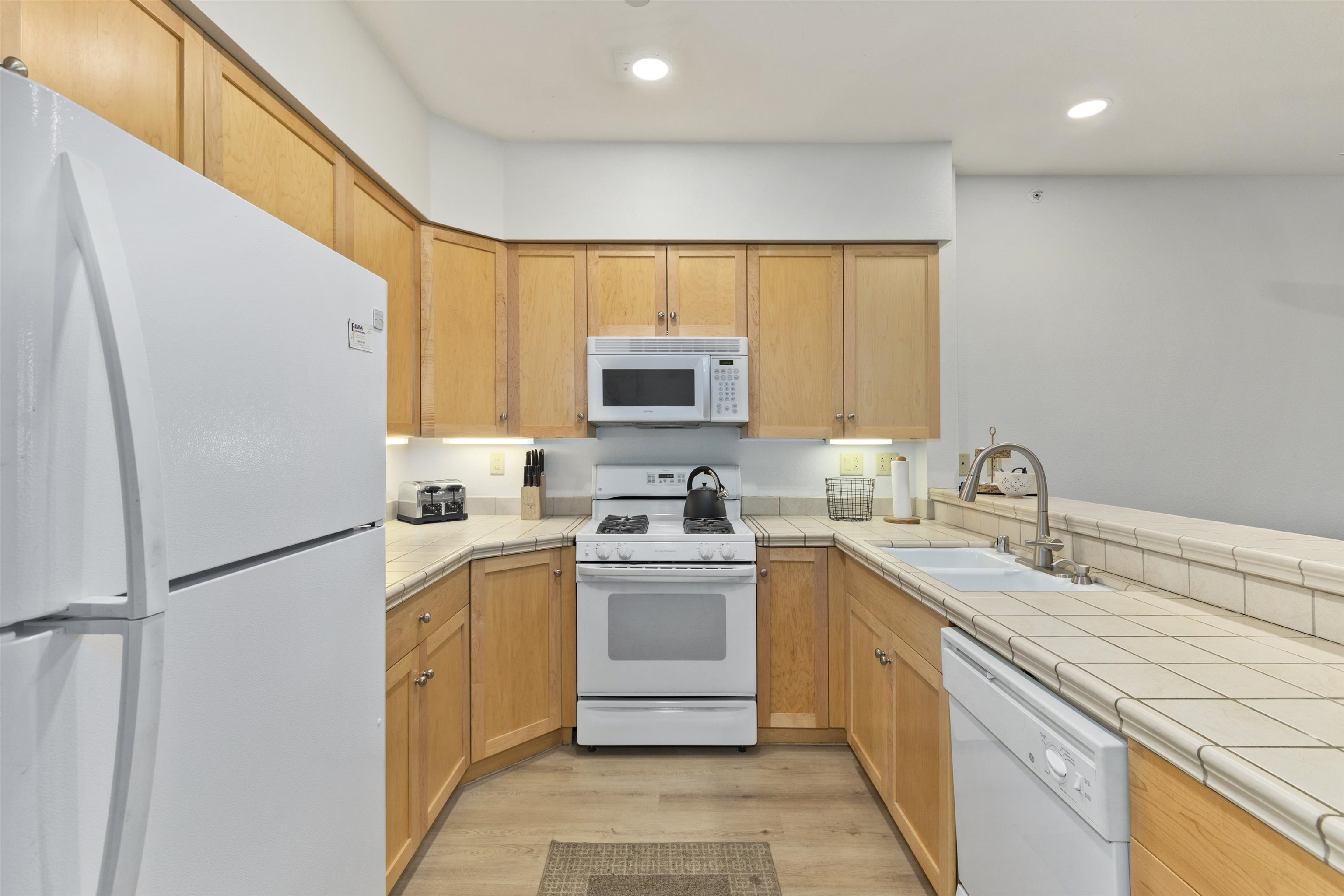 1500 Lodestar #104 Drive Unit: Mammoth Green #104