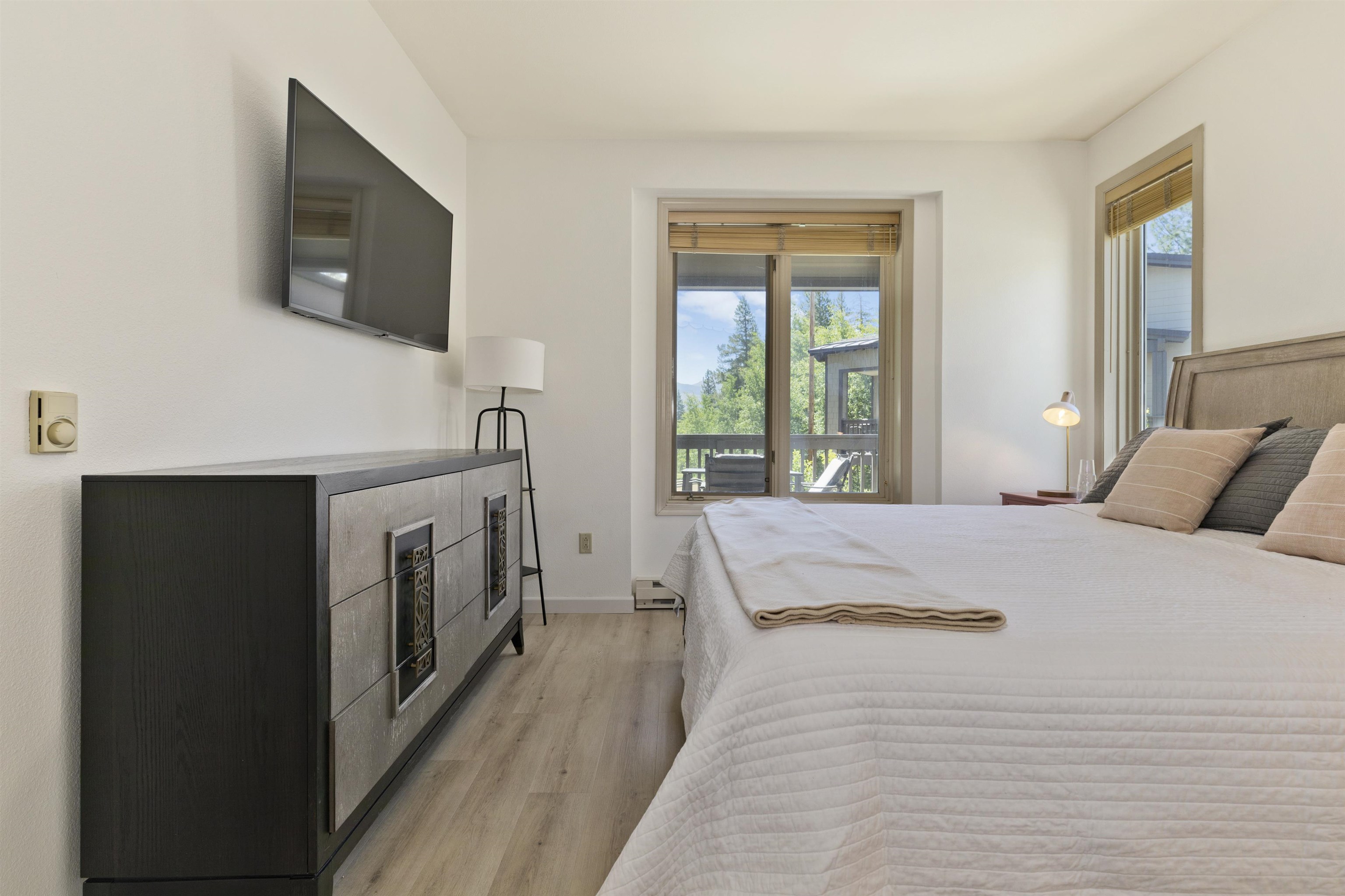 1500 Lodestar #104 Drive Unit: Mammoth Green #104