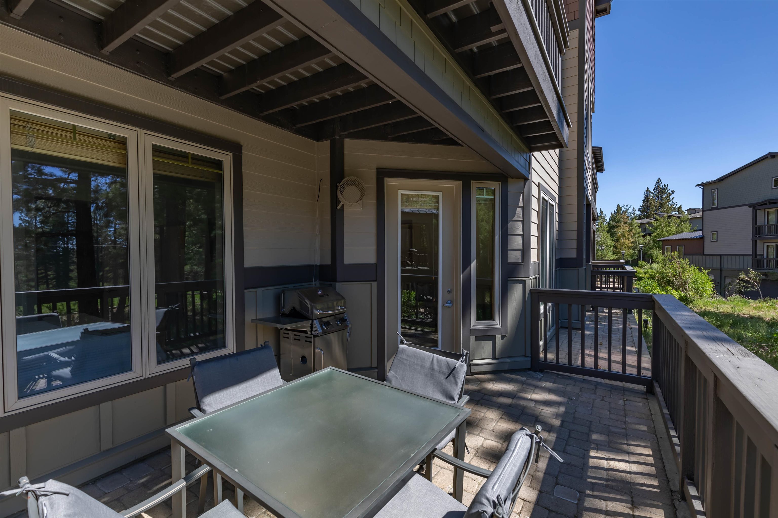 1500 Lodestar #104 Drive Unit: Mammoth Green #104