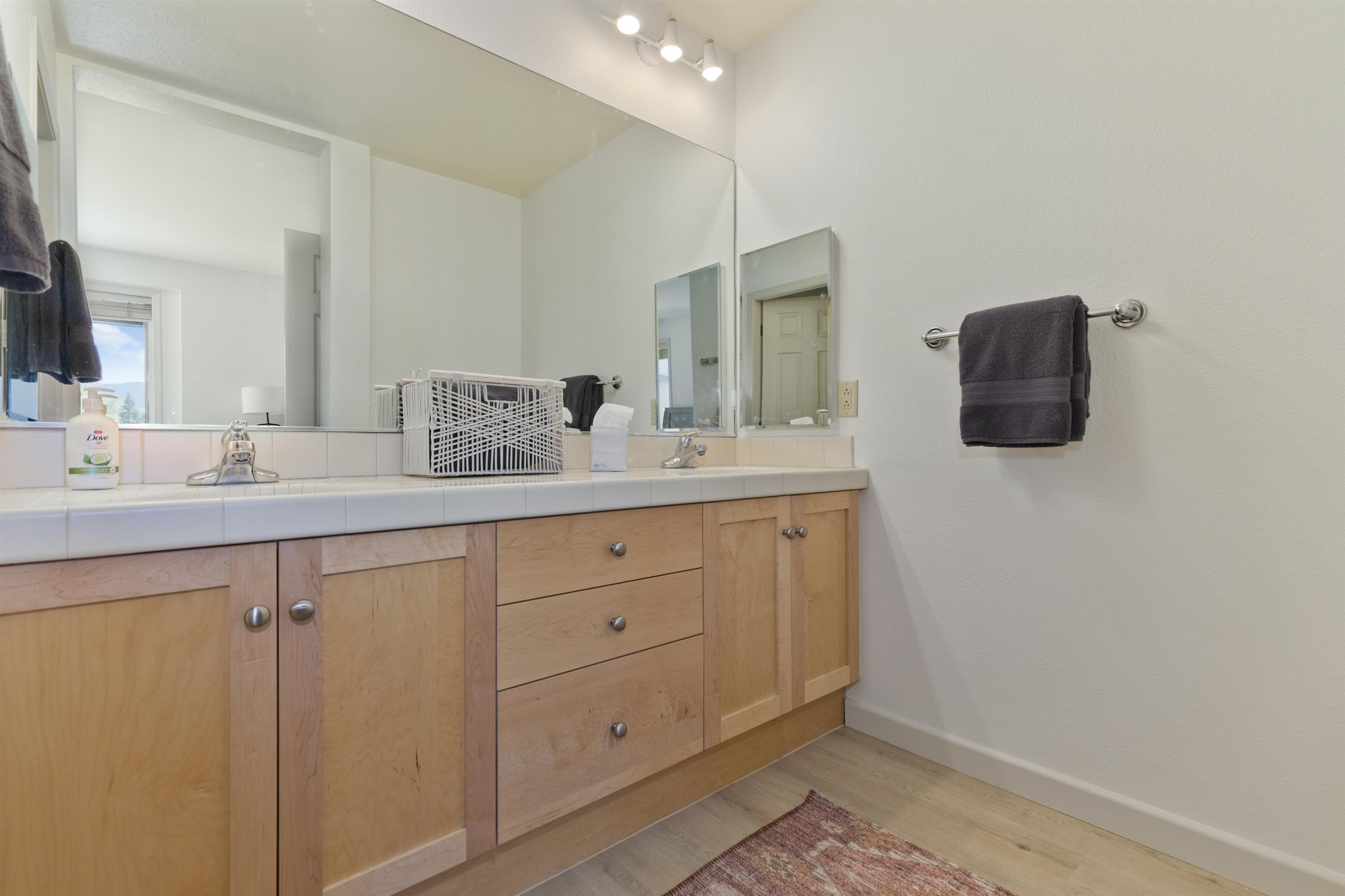 1500 Lodestar #104 Drive Unit: Mammoth Green #104