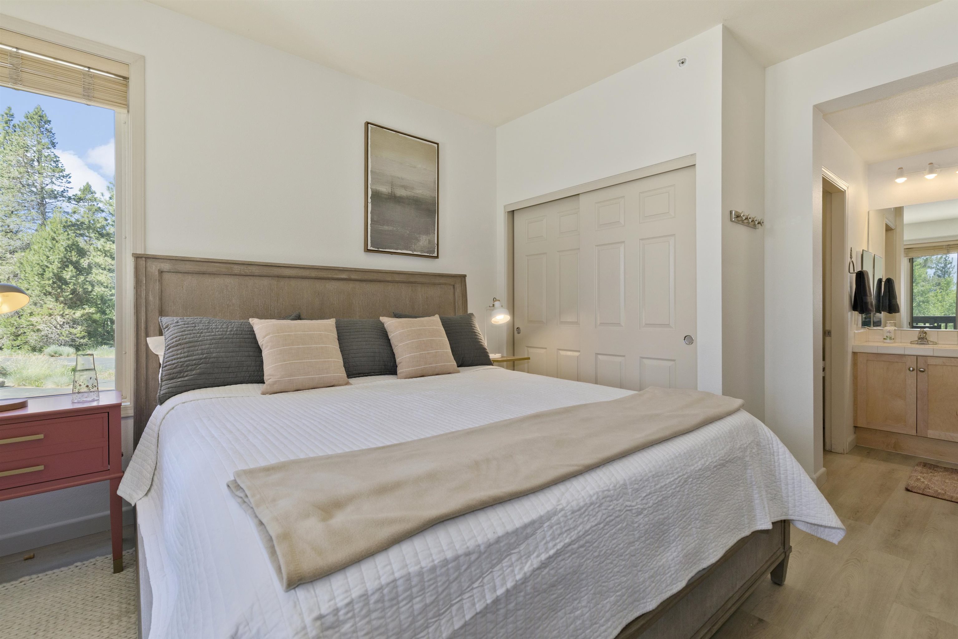 1500 Lodestar #104 Drive Unit: Mammoth Green #104