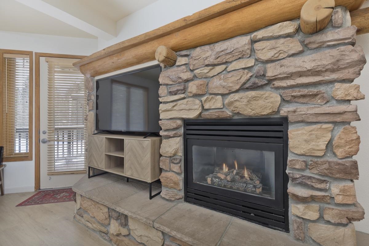 1500 Lodestar #104 Drive Unit: Mammoth Green #104