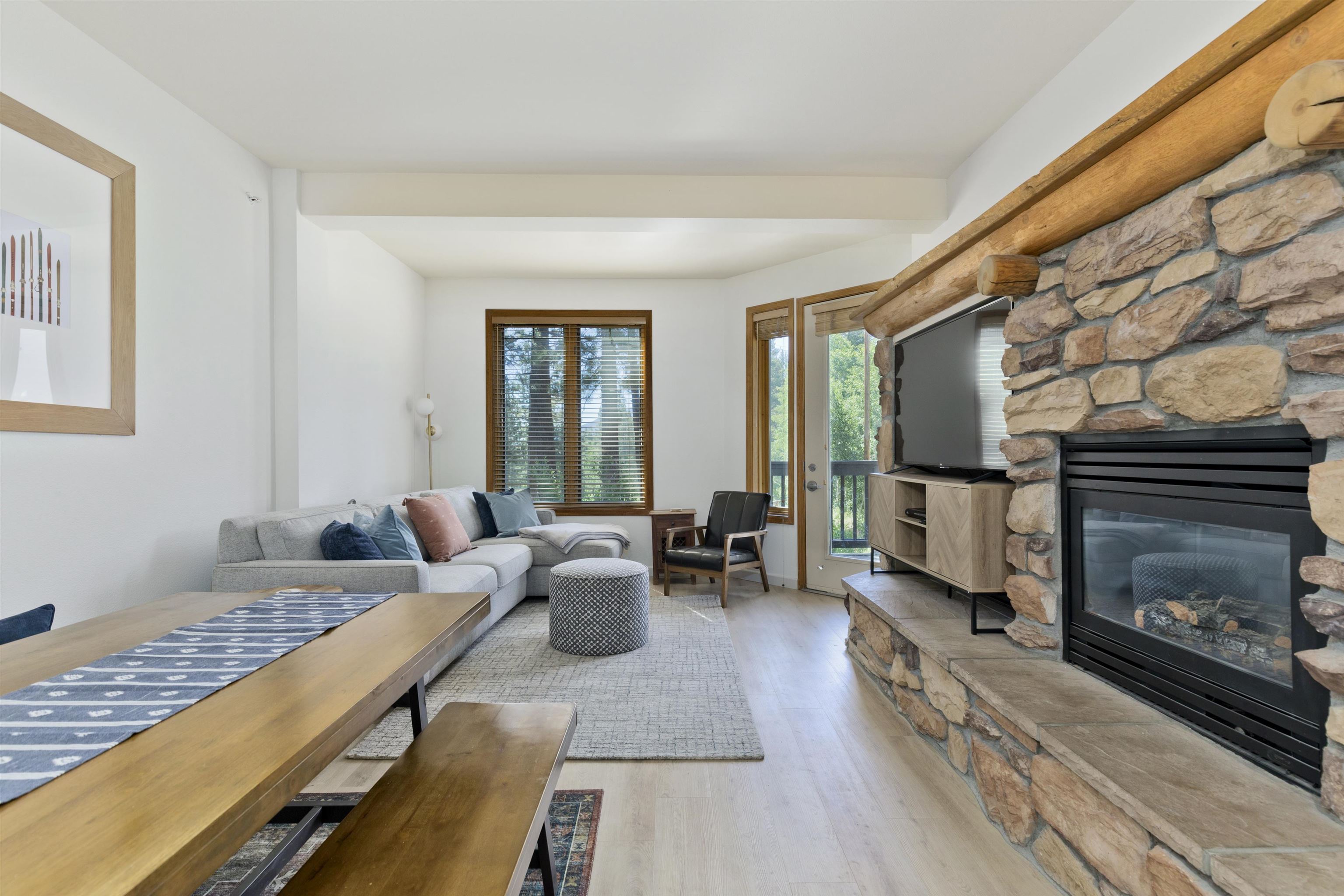 1500 Lodestar #104 Drive Unit: Mammoth Green #104