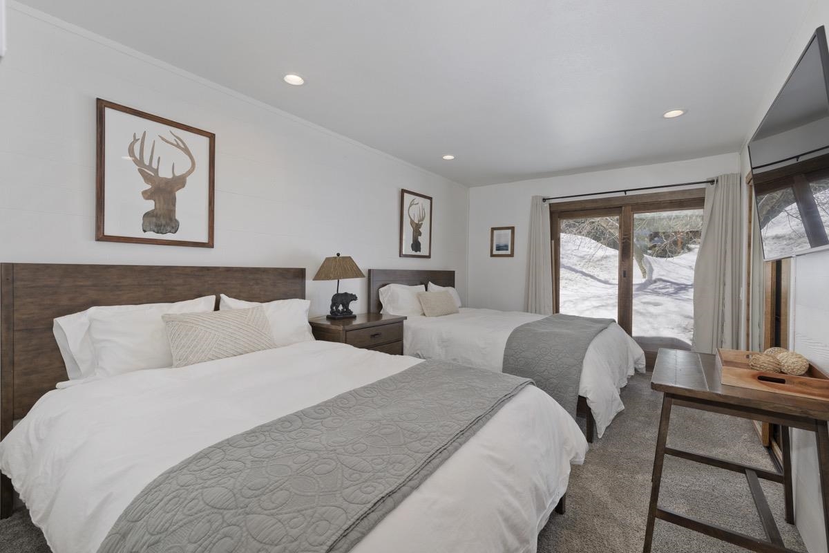 143 Lakeview Blvd #9 (Door 16)