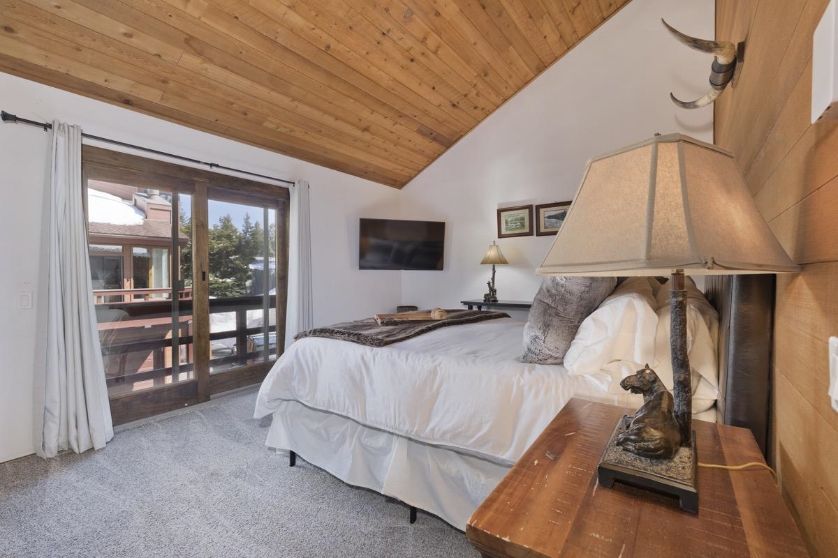 143 Lakeview Blvd #9 (Door 16)