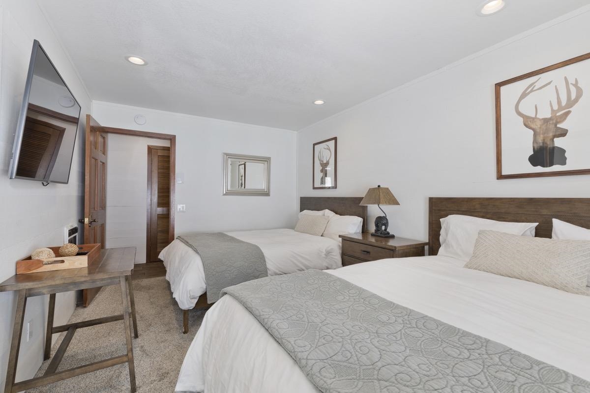 143 Lakeview Blvd #9 (Door 16)