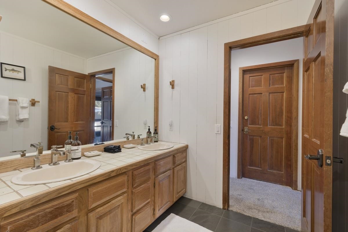 143 Lakeview Blvd #9 (Door 16)