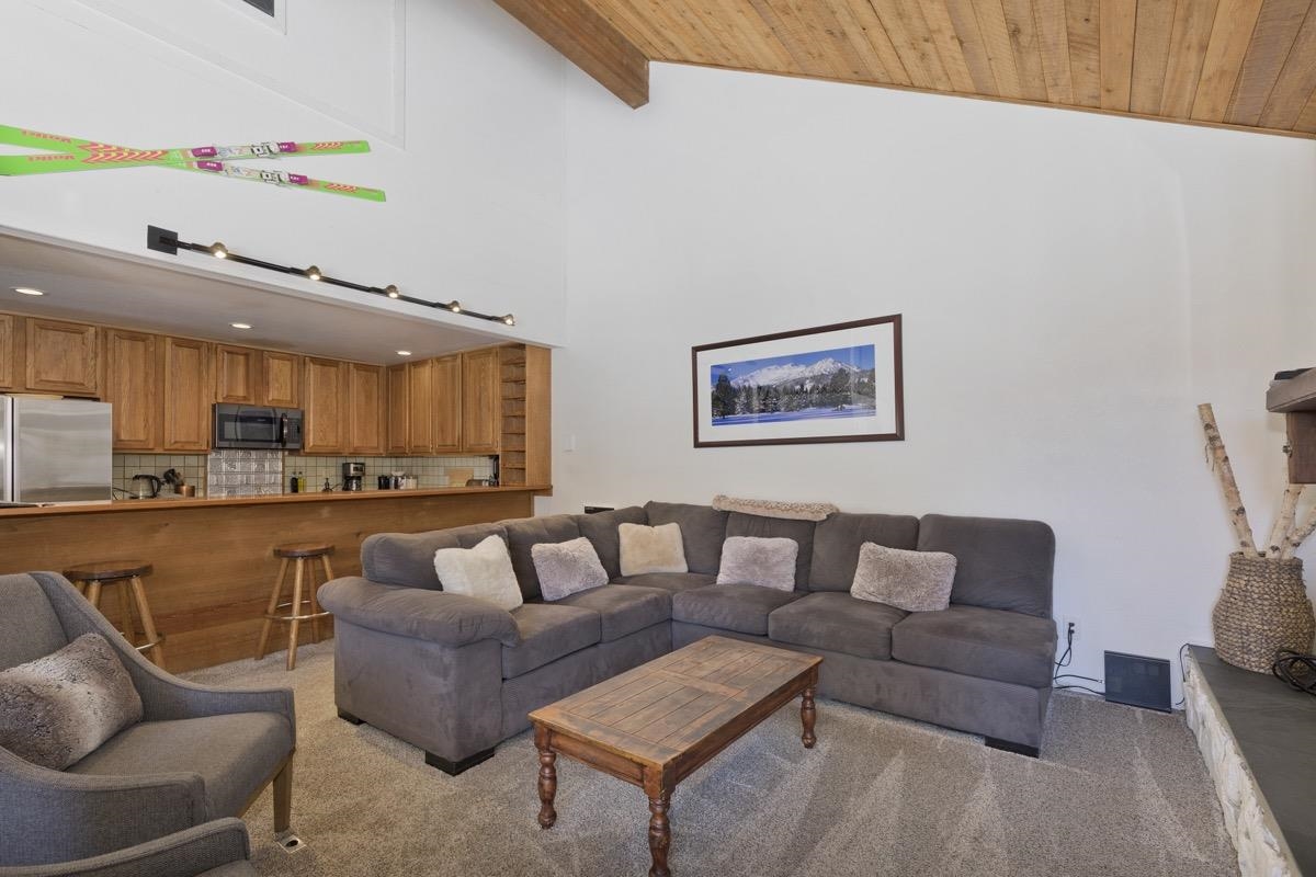 143 Lakeview Blvd #9 (Door 16)