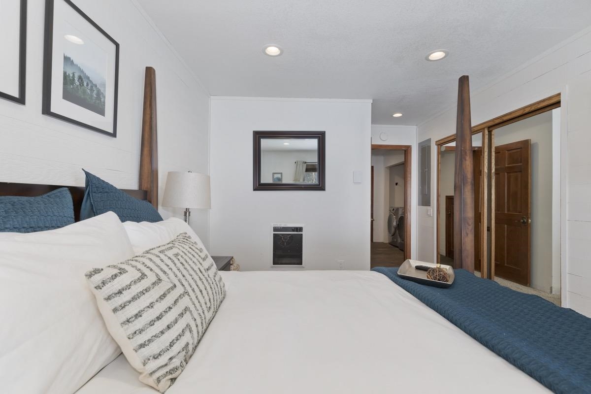 143 Lakeview Blvd #9 (Door 16)