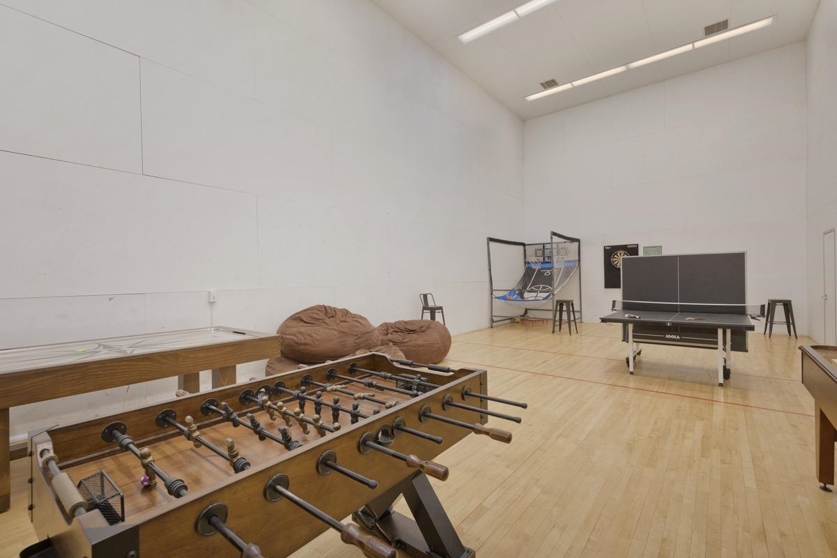 143 Lakeview Blvd #9 (Door 16)