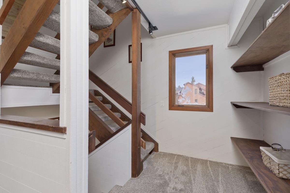 143 Lakeview Blvd #9 (Door 16)