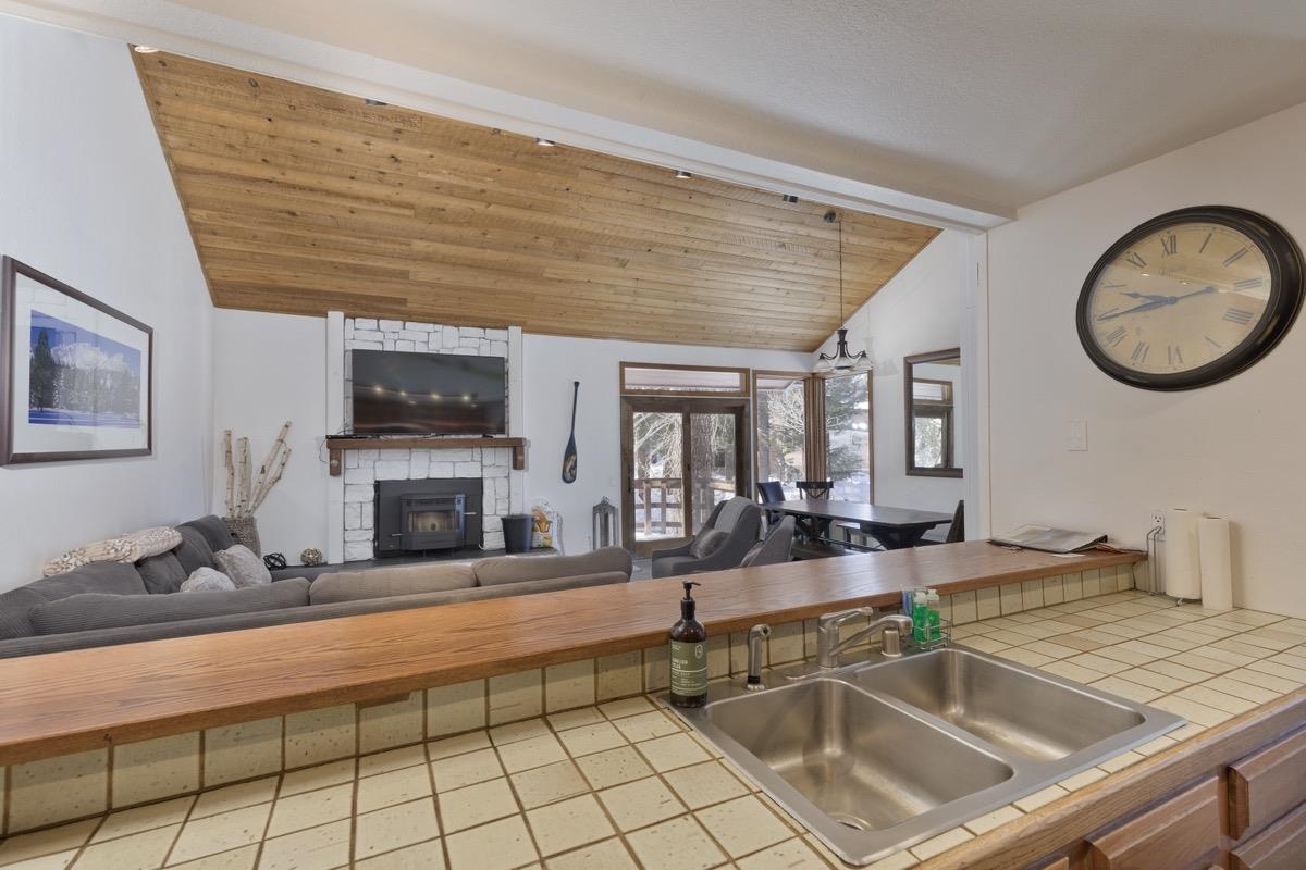 143 Lakeview Blvd #9 (Door 16)