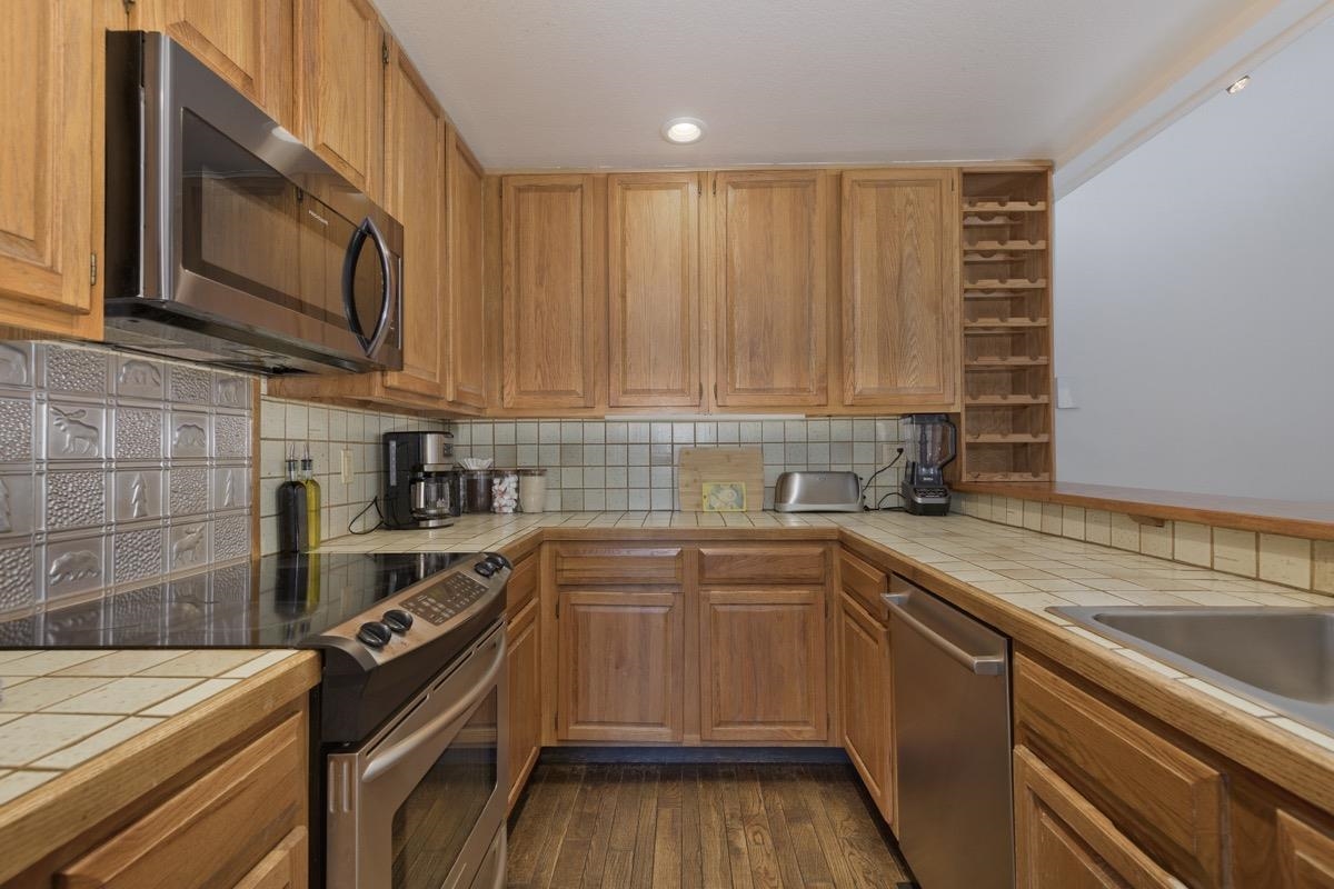 143 Lakeview Blvd #9 (Door 16)