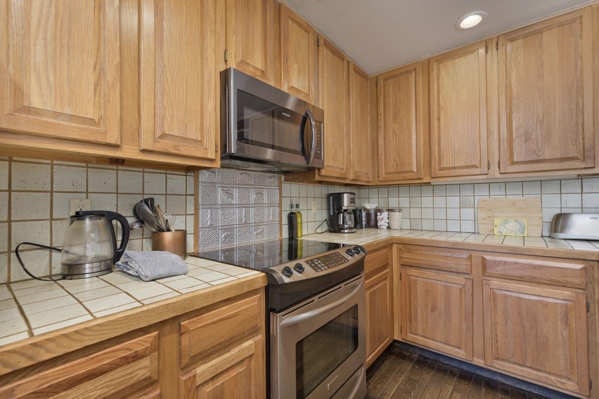 143 Lakeview Blvd #9 (Door 16)