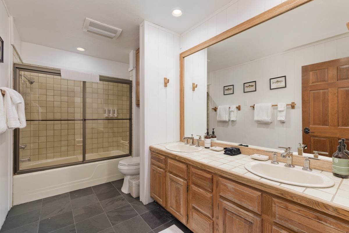 143 Lakeview Blvd #9 (Door 16)