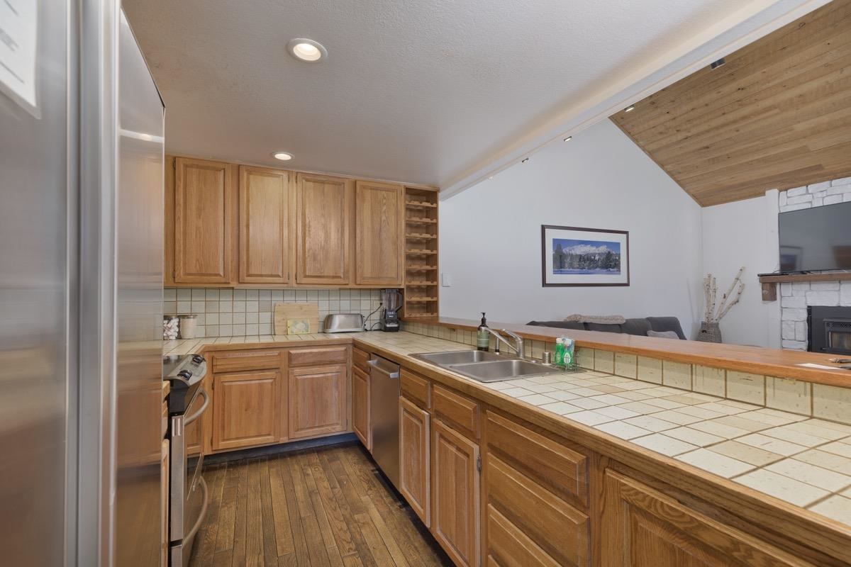 143 Lakeview Blvd #9 (Door 16)