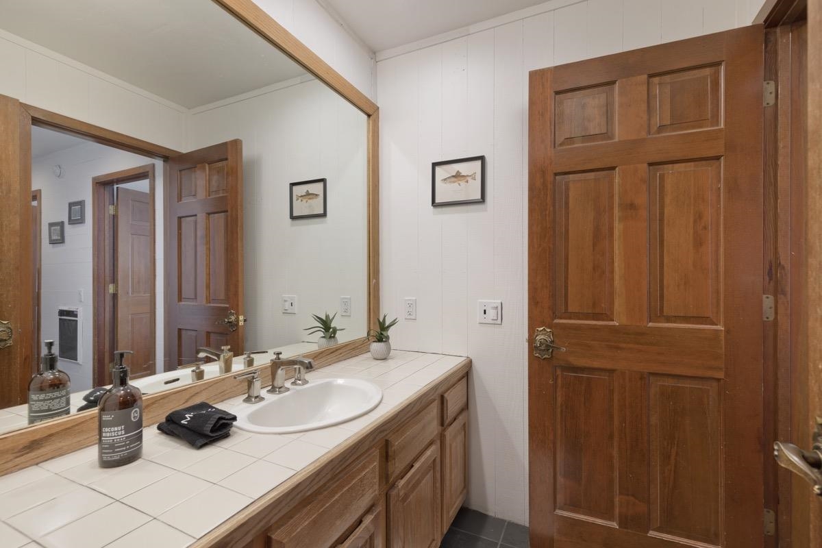 143 Lakeview Blvd #9 (Door 16)