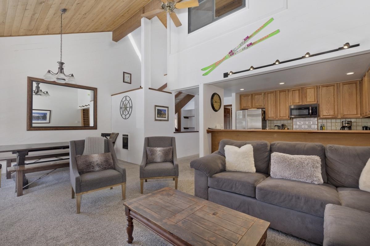 143 Lakeview Blvd #9 (Door 16)