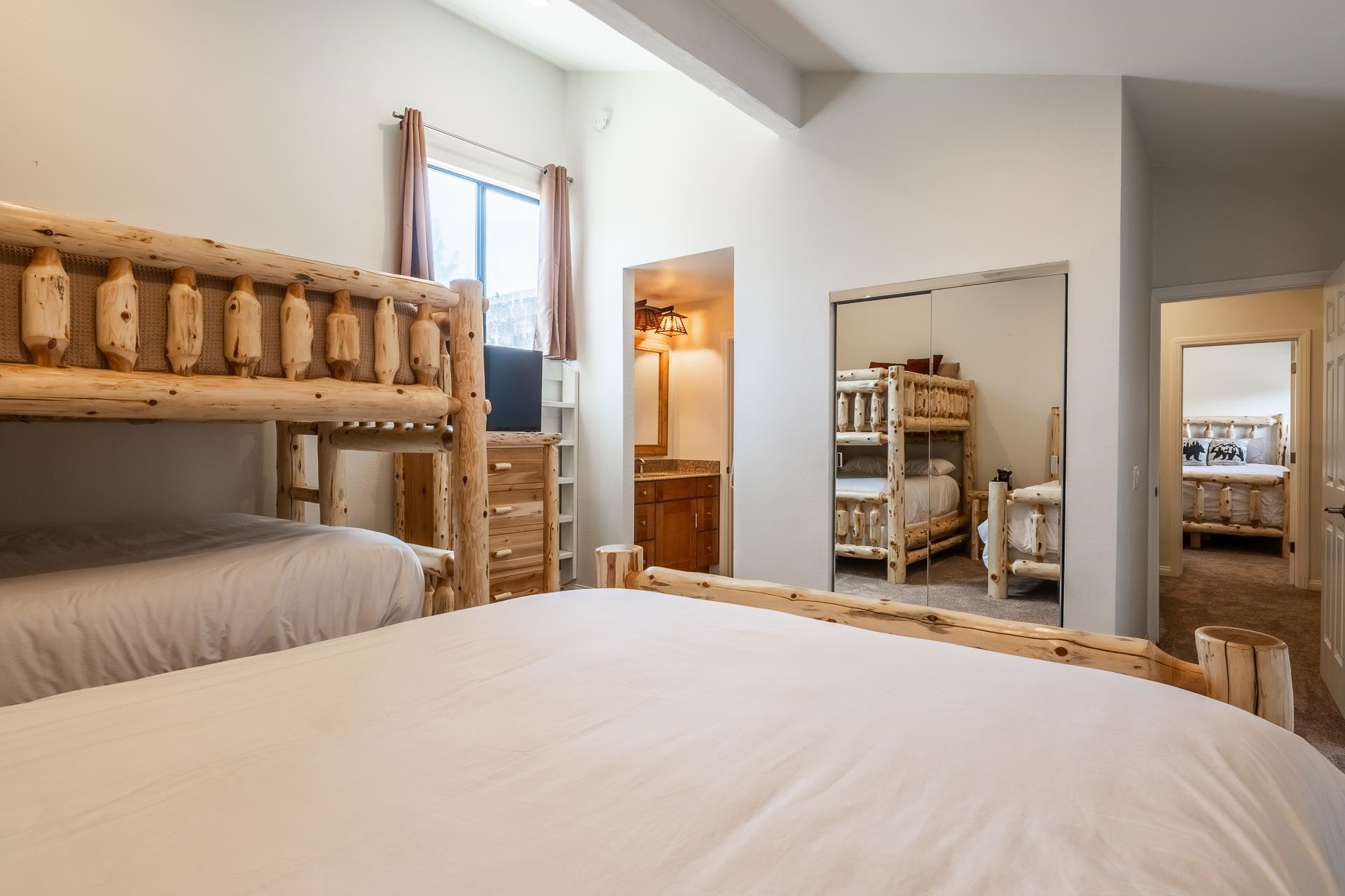 3253 Meridian Boulevard Unit: Summit Grand 60