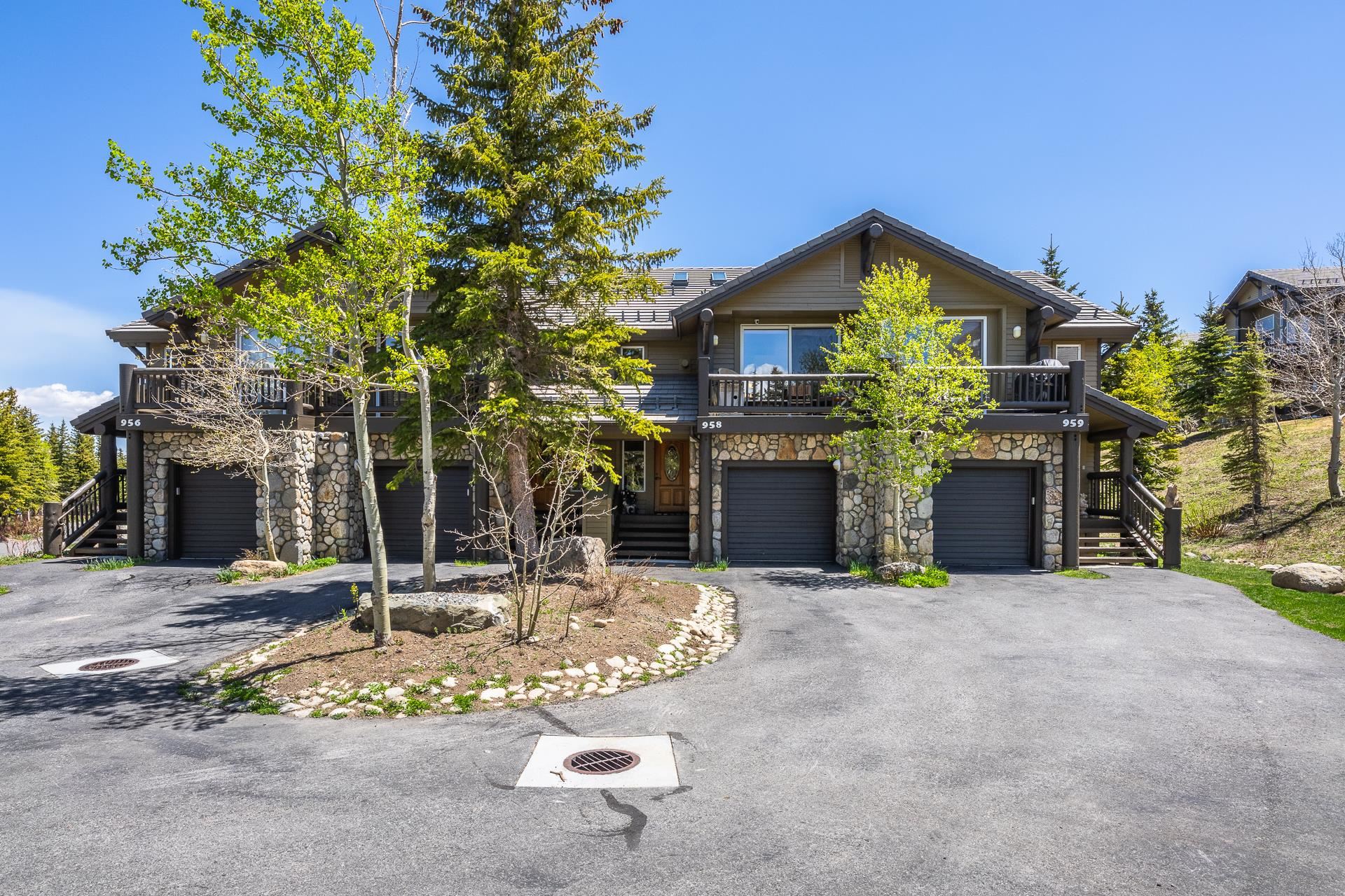 958 Fairway Circle