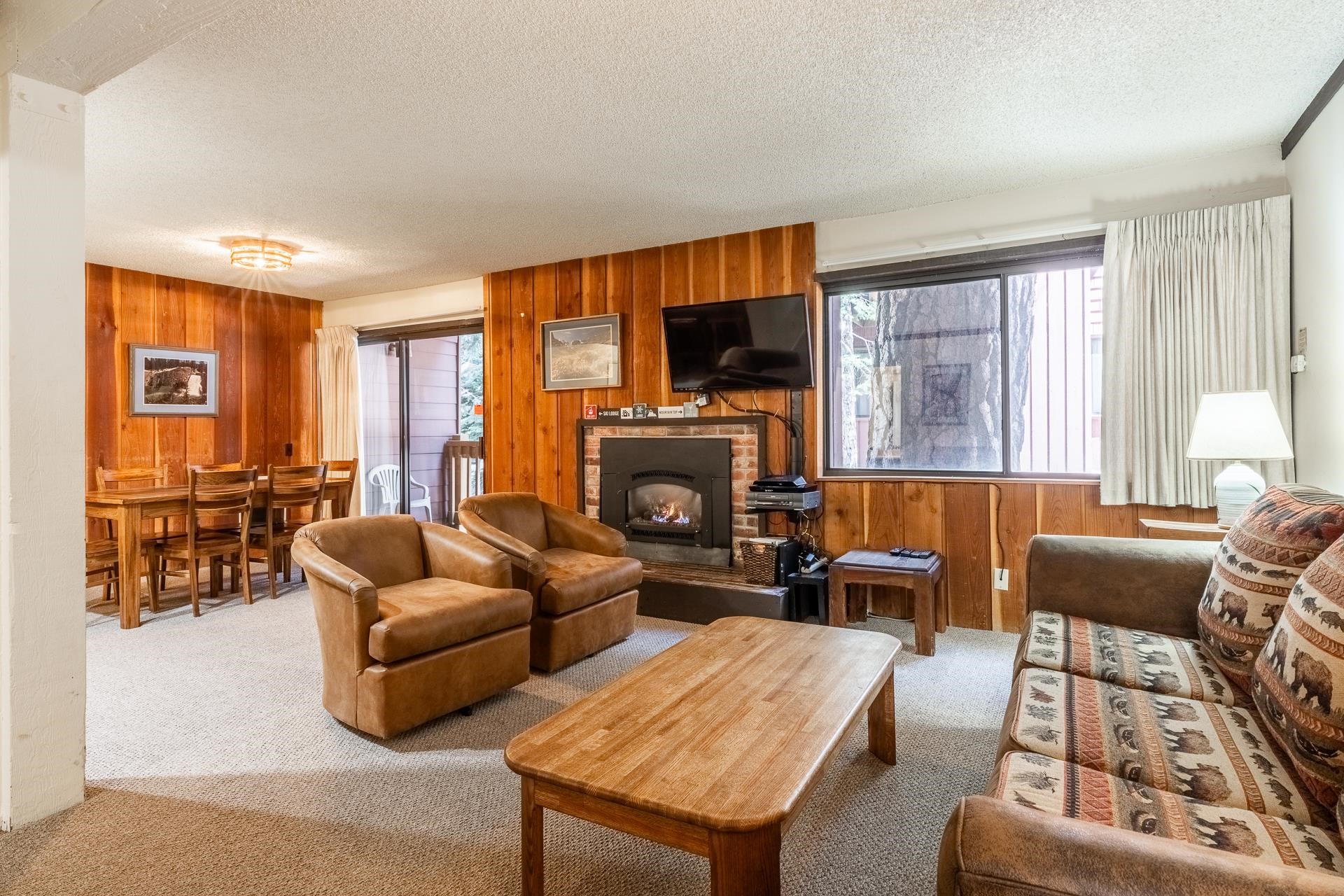 248 Mammoth Slopes Unit: Mammoth Ski and Racquet  #A7-5