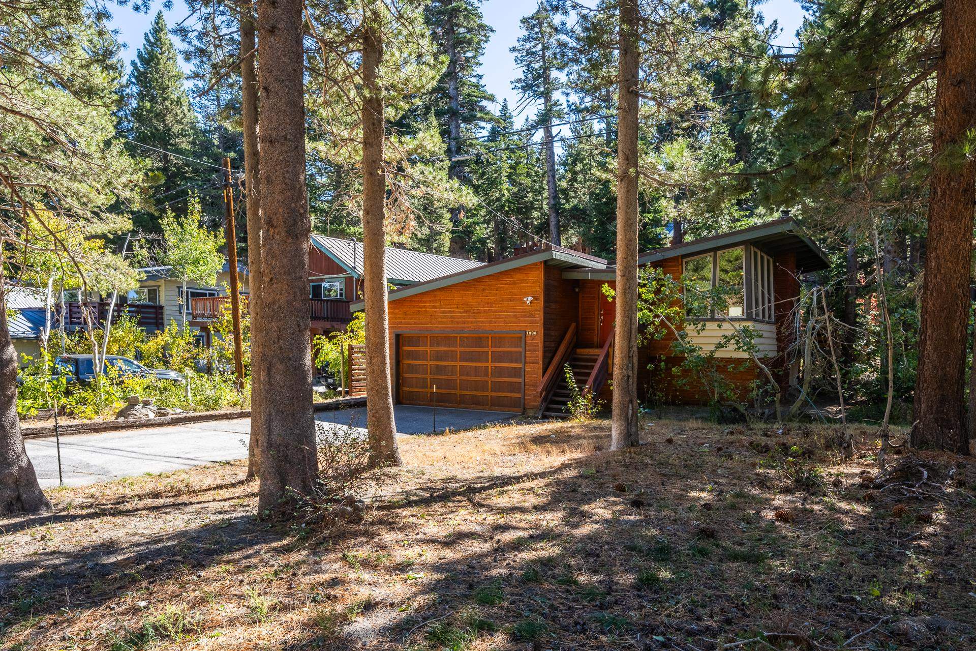 1893 Old Mammoth Road