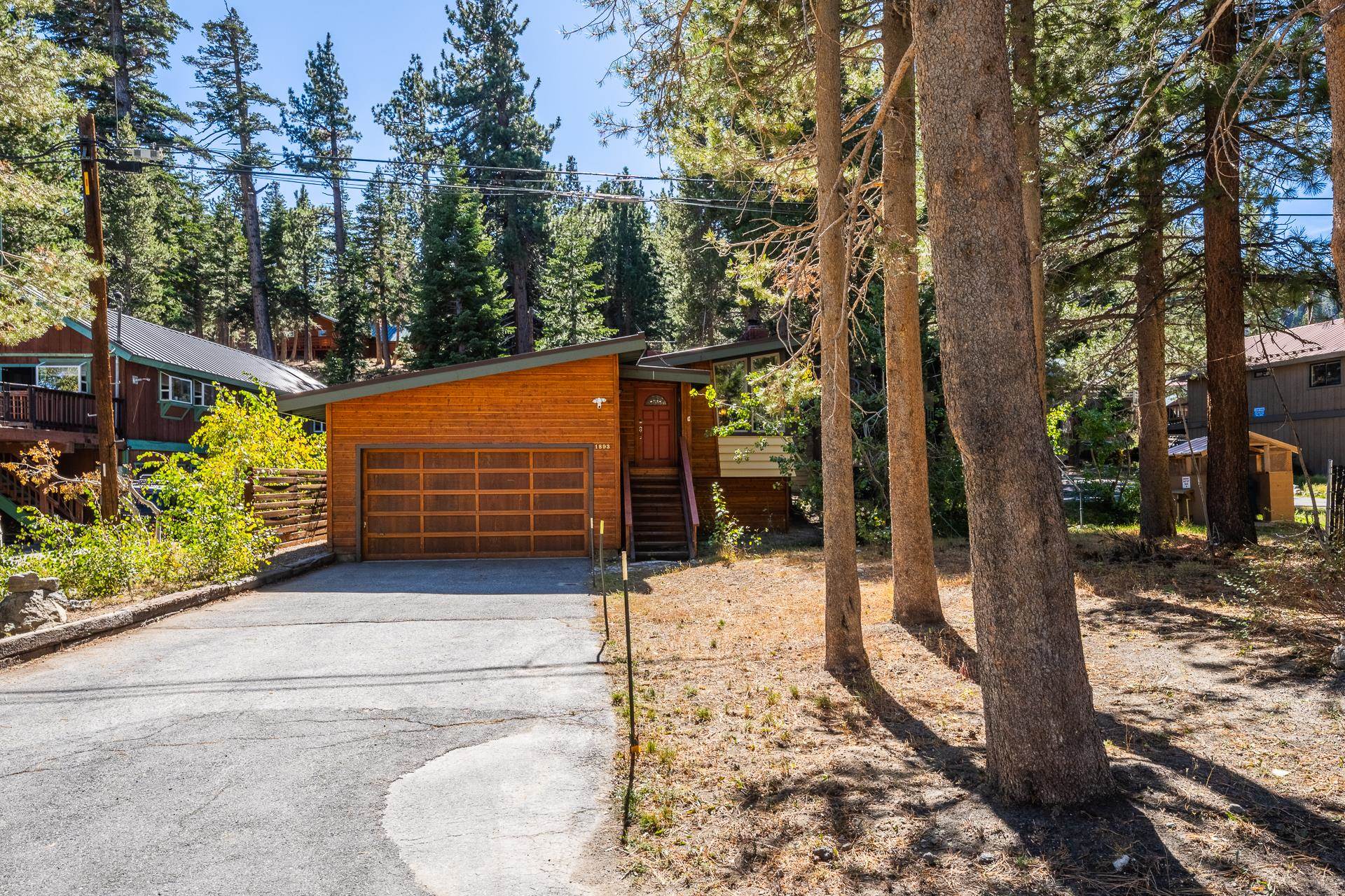 1893 Old Mammoth Road