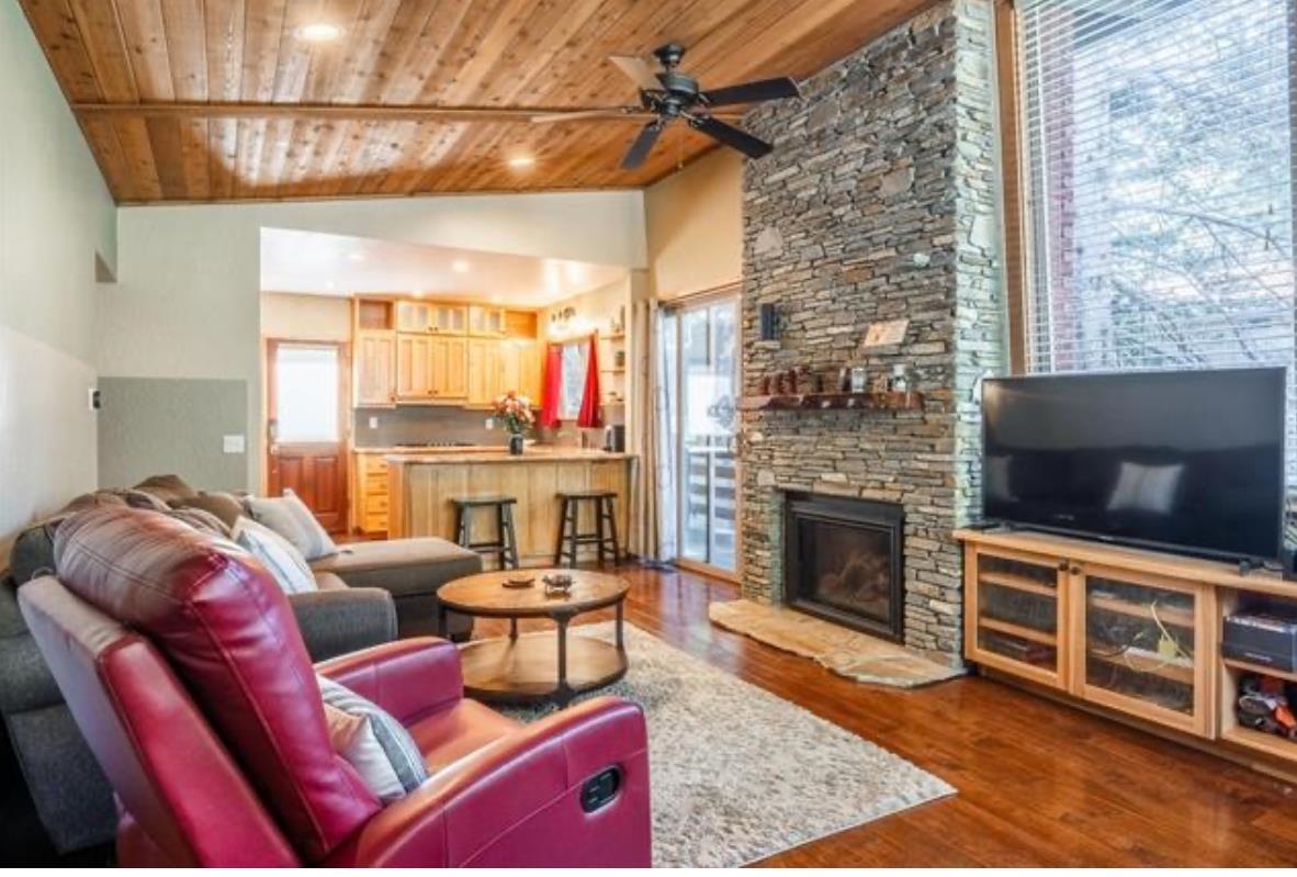 1893 Old Mammoth Road