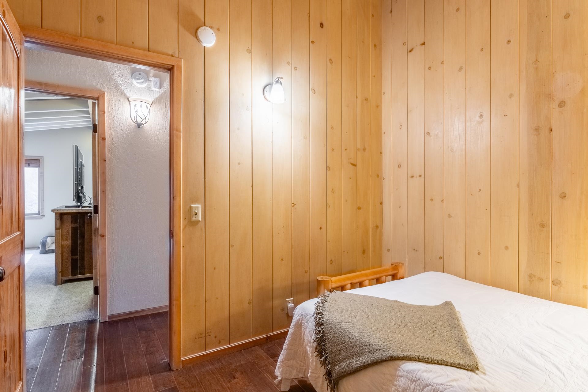 1893 Old Mammoth Road