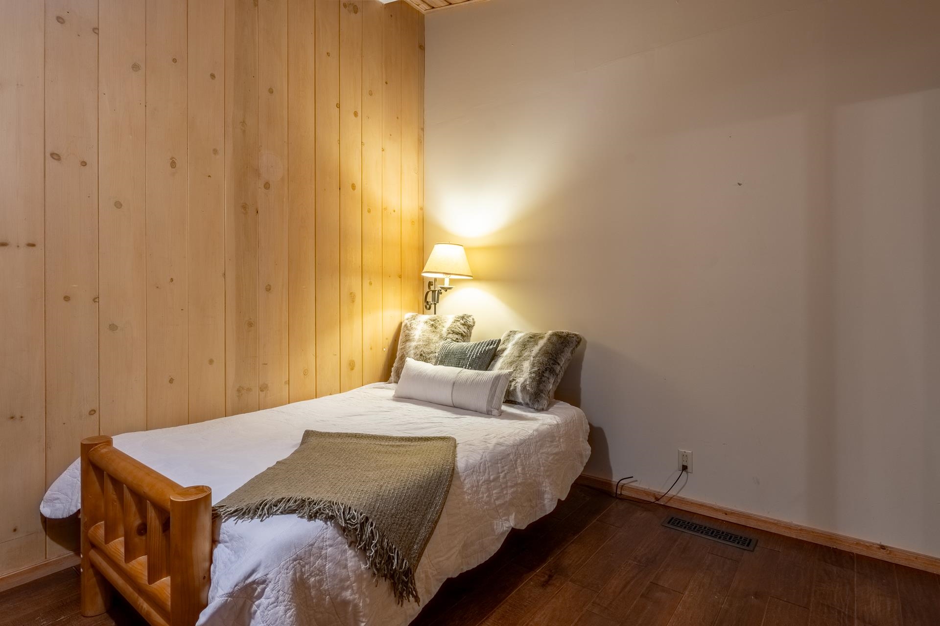 1893 Old Mammoth Road