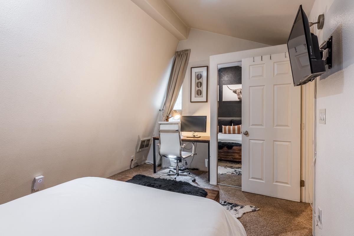 134 Laurel Mountain #22 Road Unit: Krystal Villa West #22