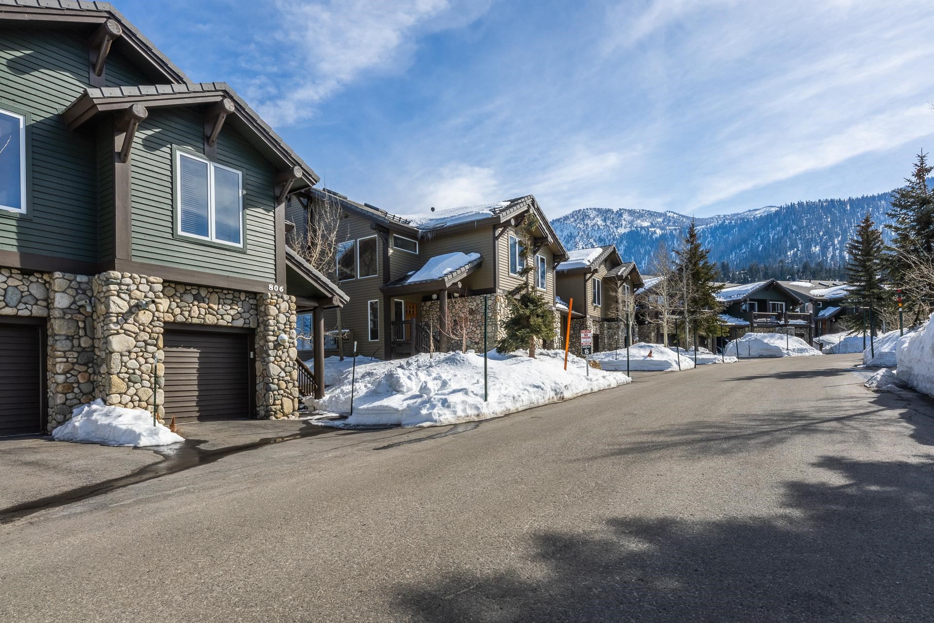 806 Fairway Circle