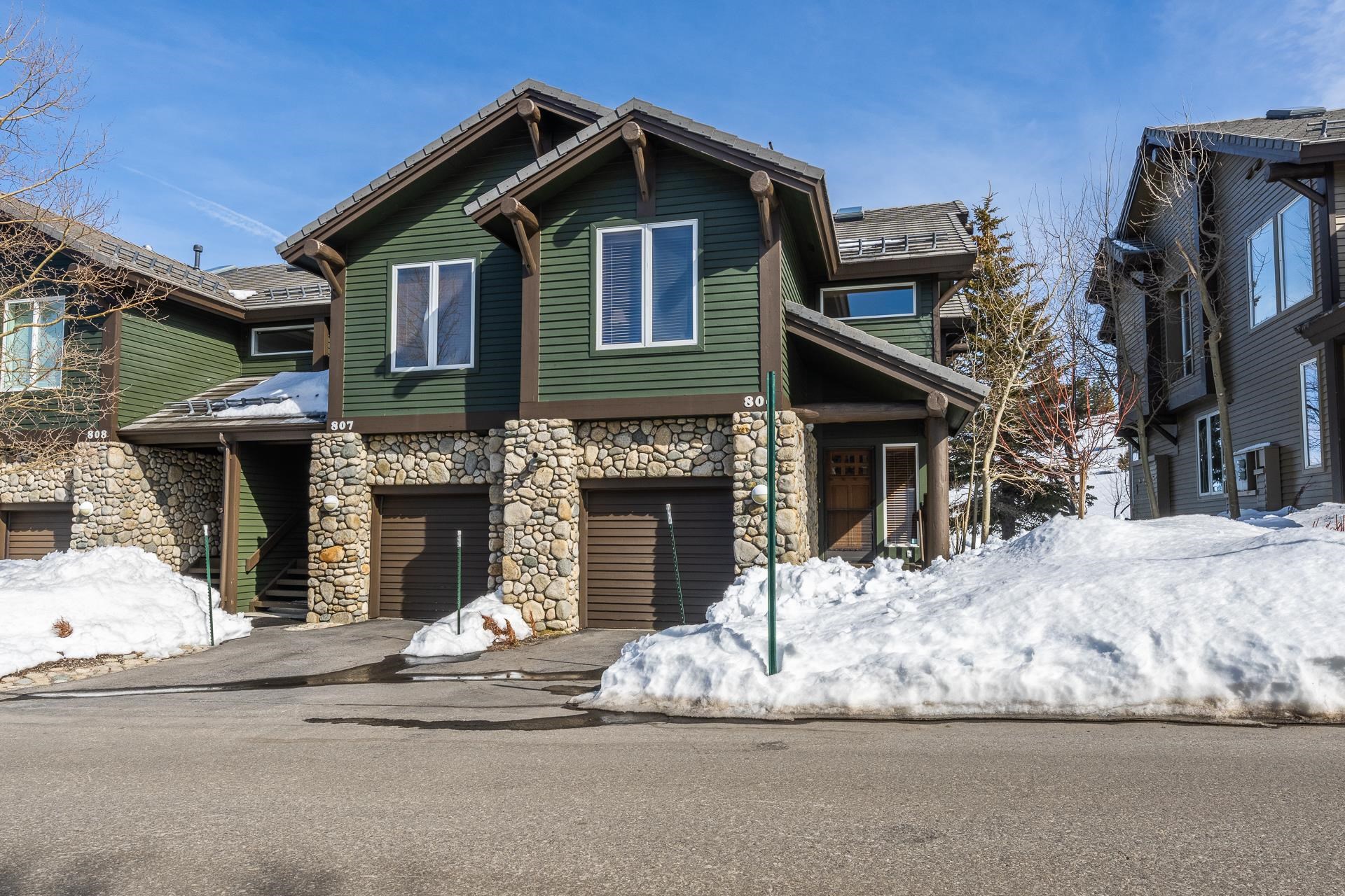 806 Fairway Circle